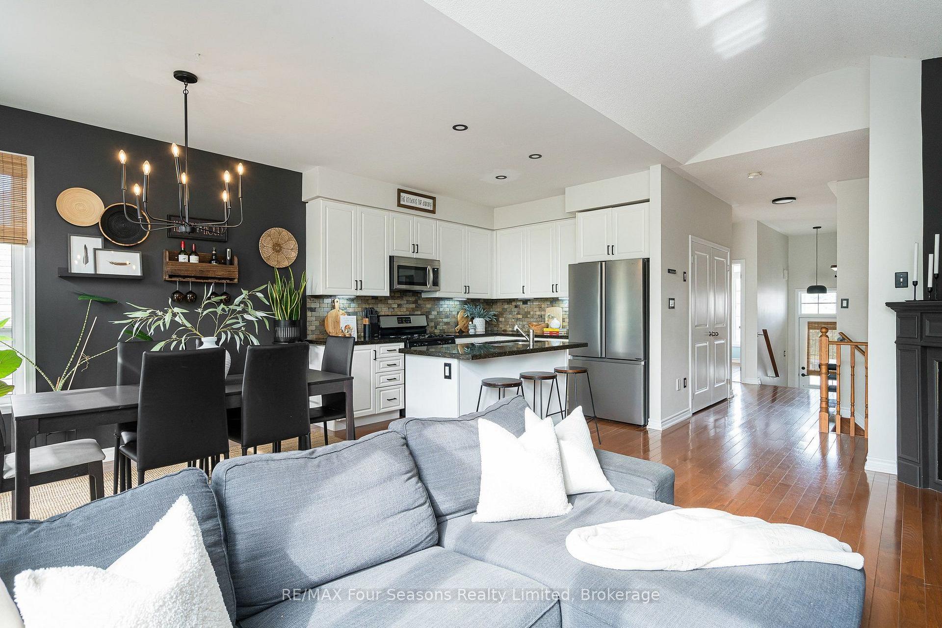 Photo 9 of 32 Christy Drive, Wasaga Beach — HOMEH