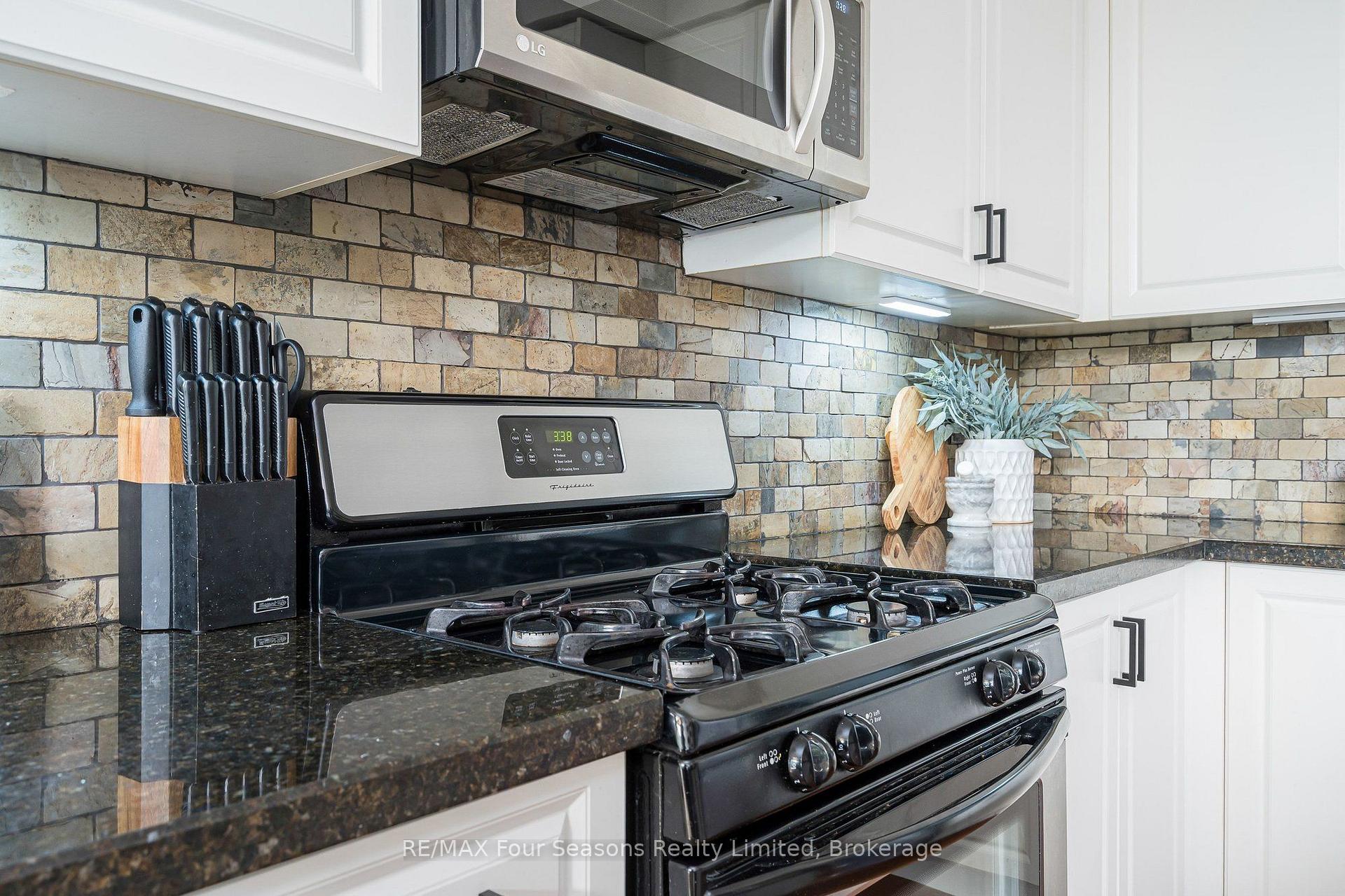 Photo 11 of 32 Christy Drive, Wasaga Beach — HOMEH