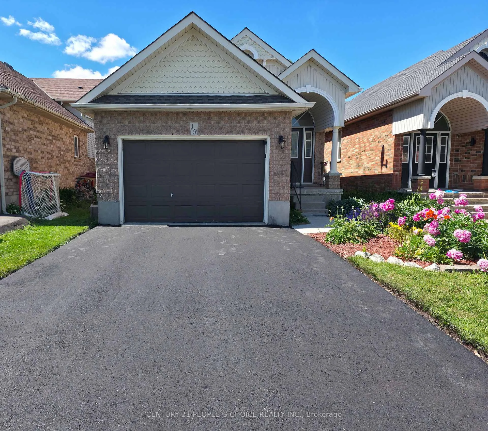 Photo 2 of 19 Mckitrick Drive, Orangeville — HOMEH