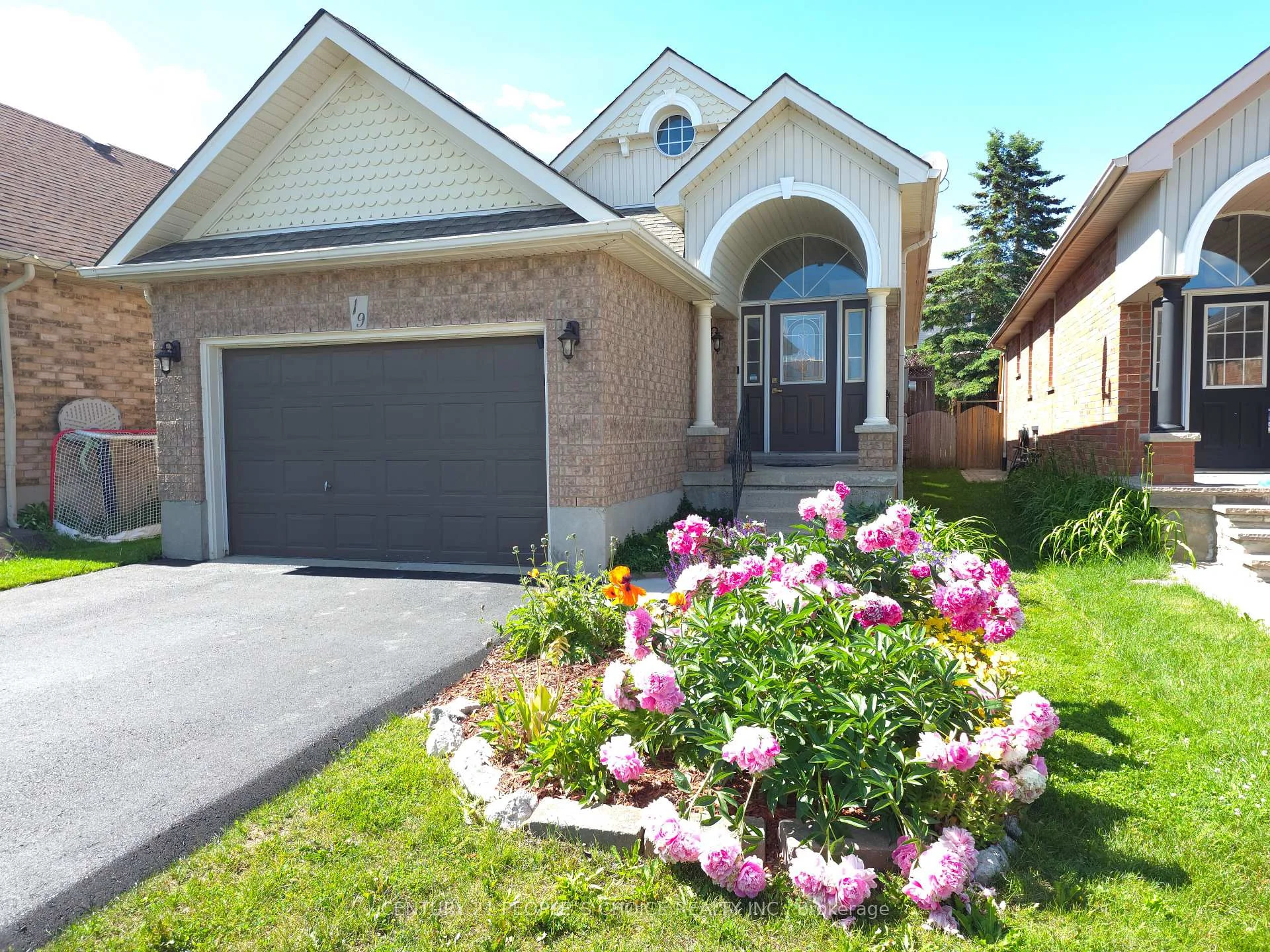 Photo 4 of 19 Mckitrick Drive, Orangeville — HOMEH