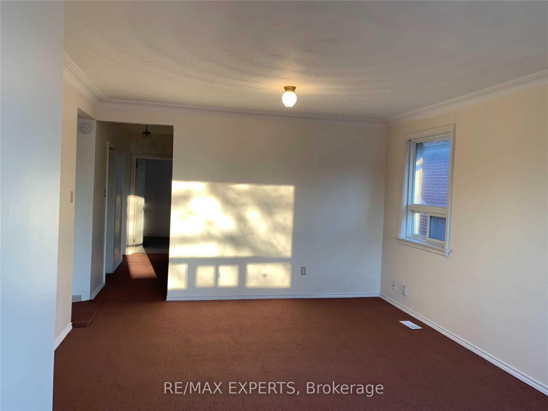 Photo 2 of 733 Markham Road, Scarborough, Woburn — HOMEH
