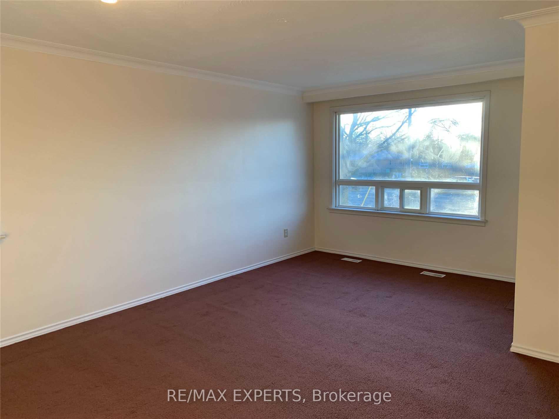 Photo 3 of 733 Markham Road, Scarborough, Woburn — HOMEH