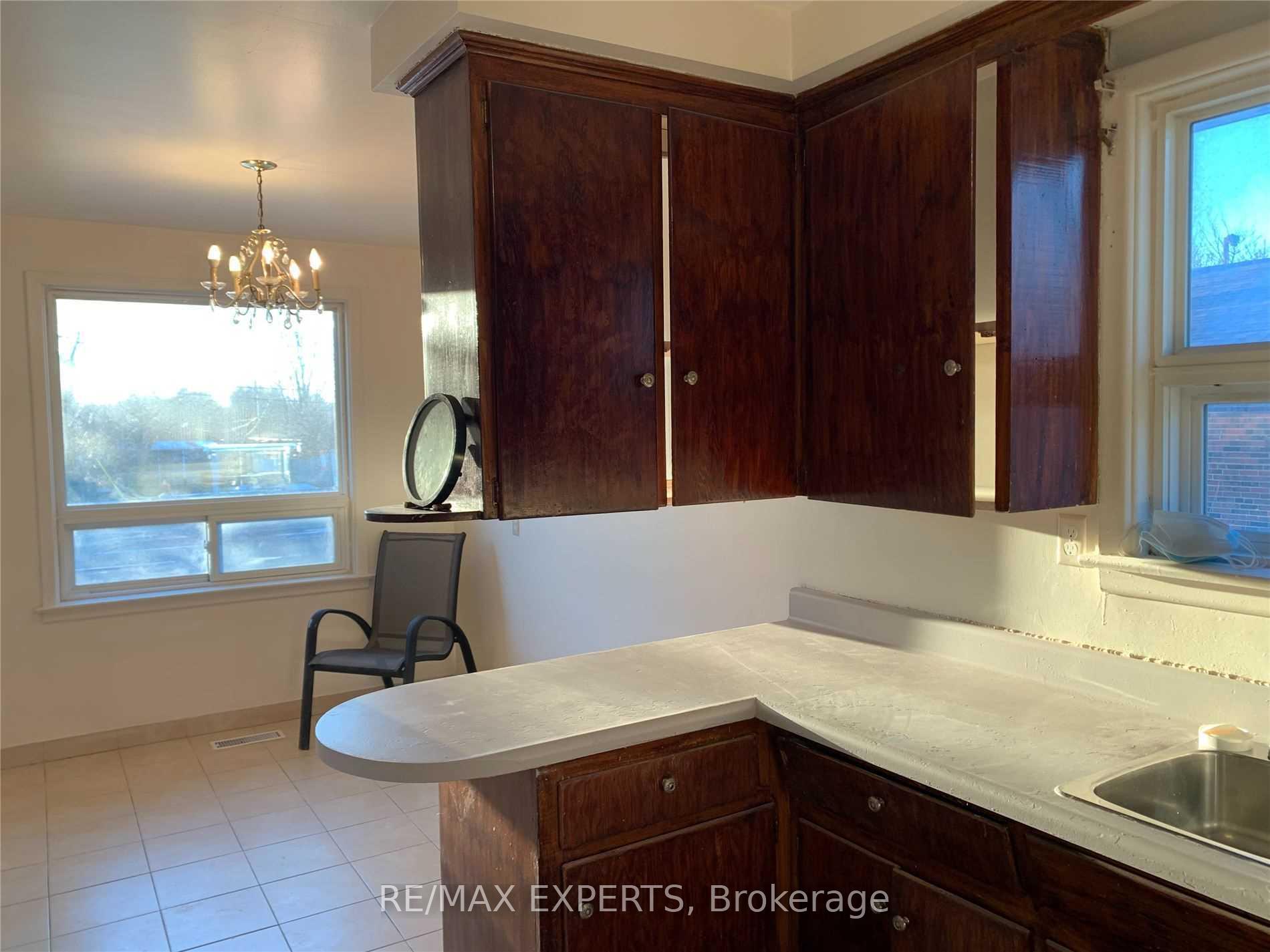Photo 4 of 733 Markham Road, Scarborough, Woburn — HOMEH