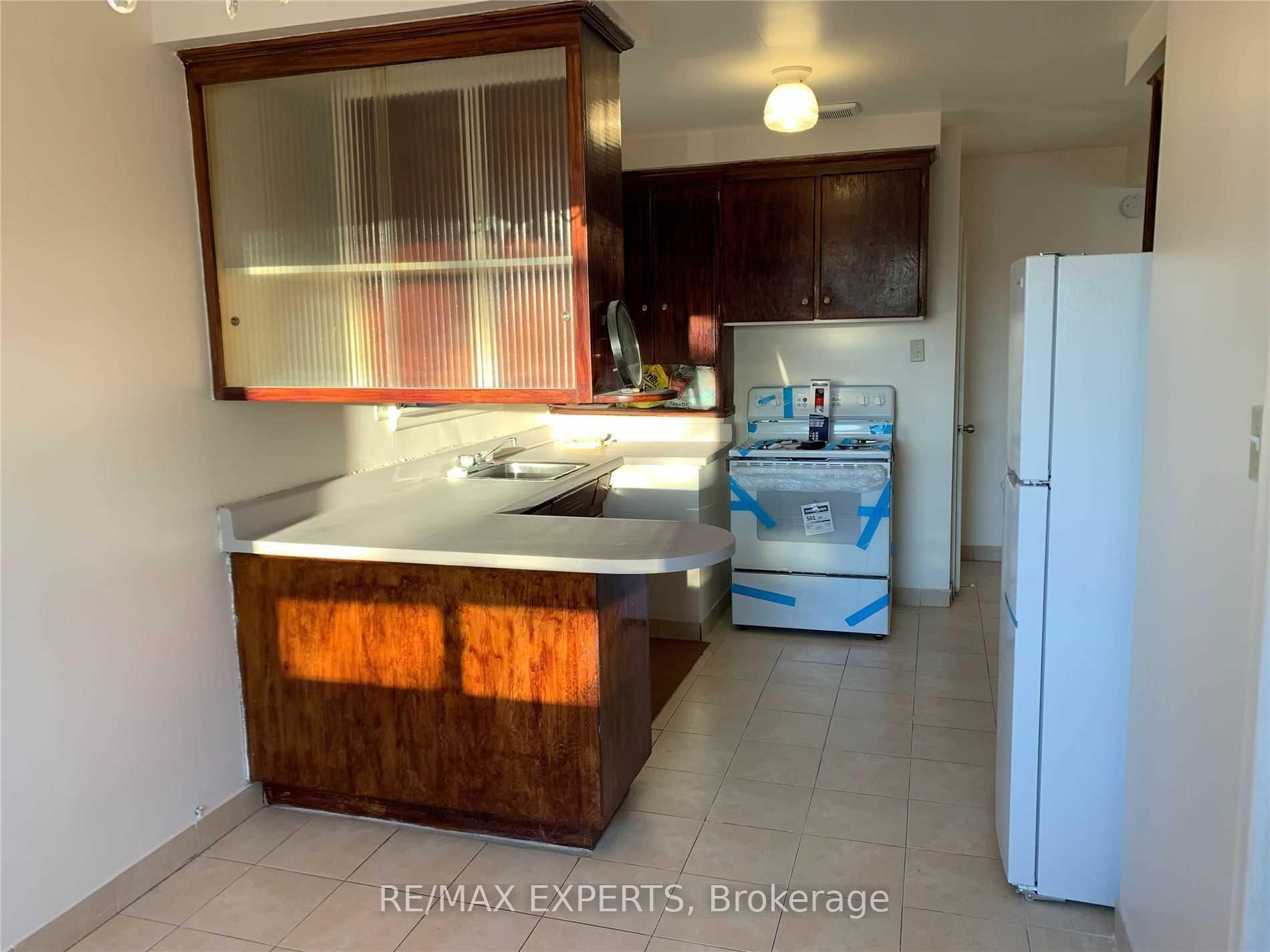 Photo 5 of 733 Markham Road, Scarborough, Woburn — HOMEH