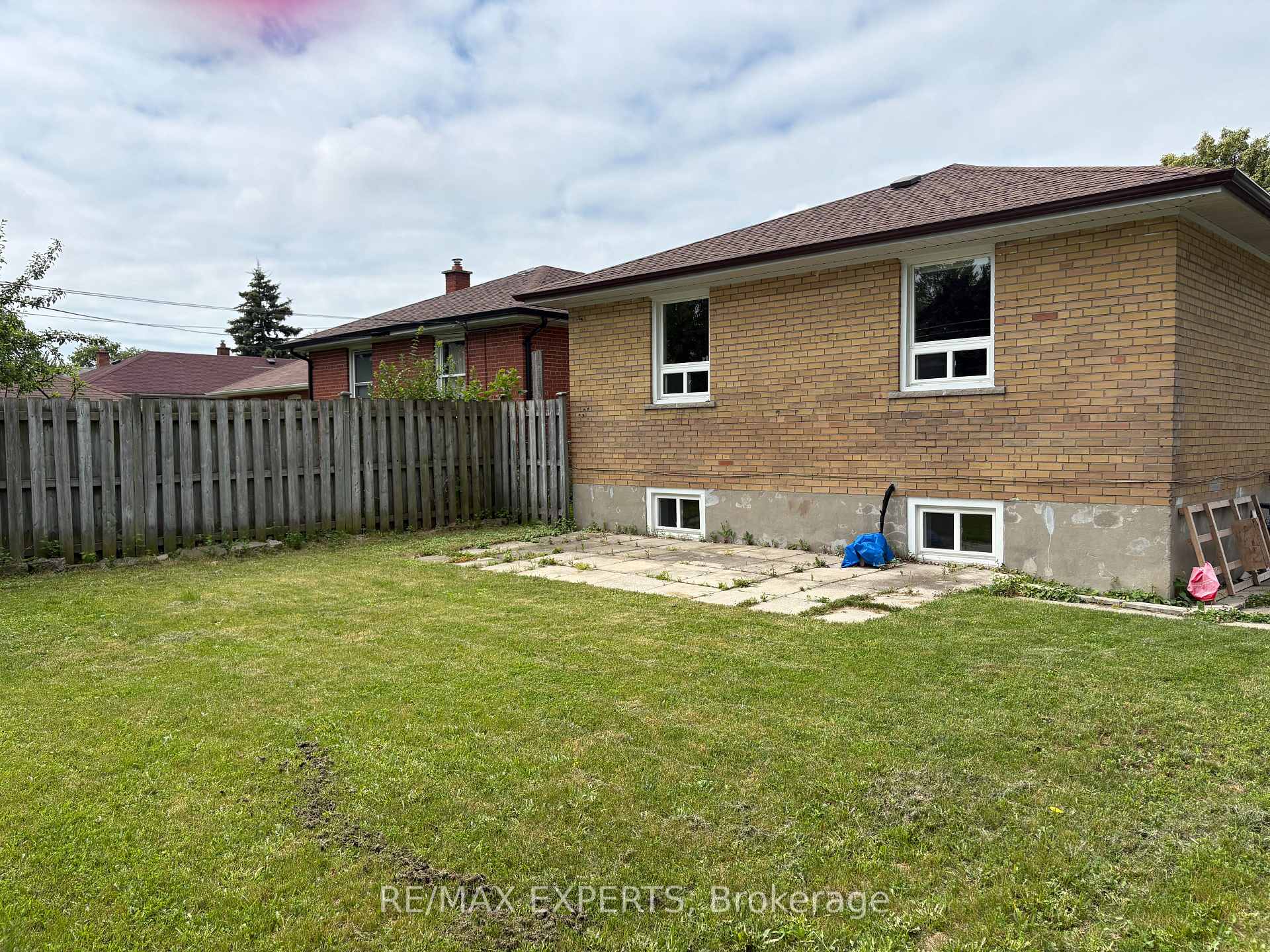 Photo 11 of 733 Markham Road, Scarborough, Woburn — HOMEH
