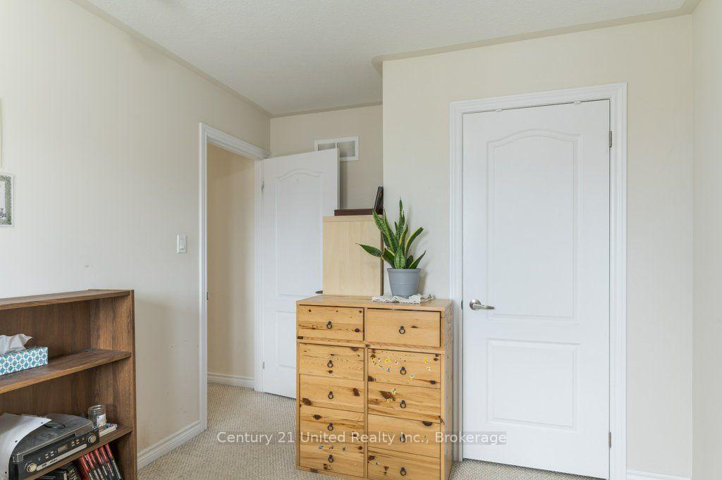 Photo 17 of 57 Voyageur Street, Peterborough, Northcrest Ward 5 — HOMEH