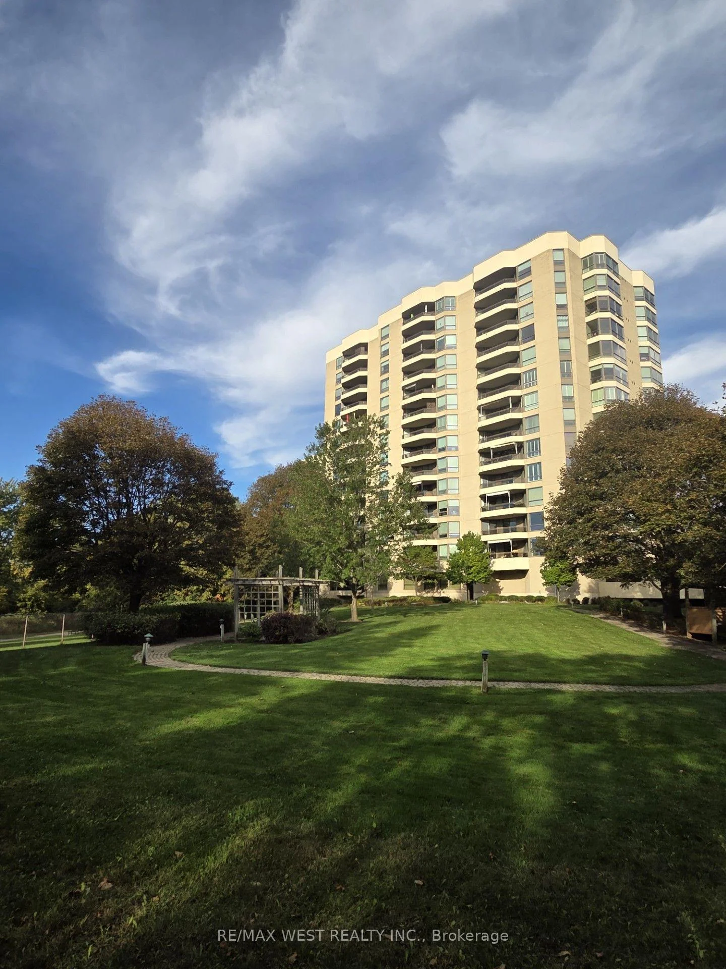 Photo of Unit 305, 700 Wilson Road N