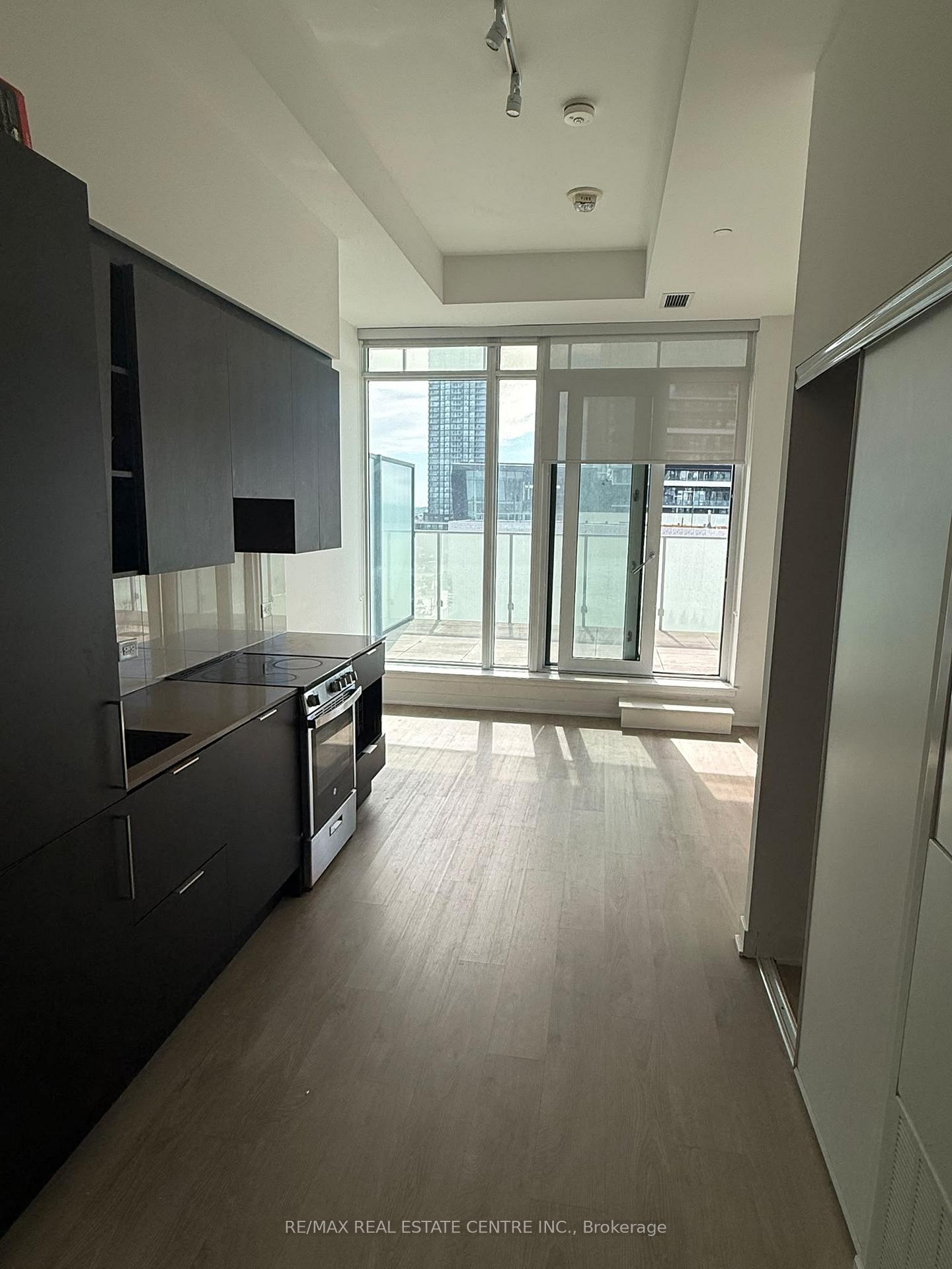 Photo 2 of Unit 605, 3900 Confederation Parkway, Mississauga, City Centre — HOMEH