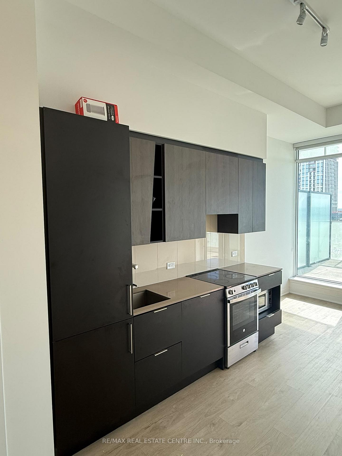 Photo 3 of Unit 605, 3900 Confederation Parkway, Mississauga, City Centre — HOMEH