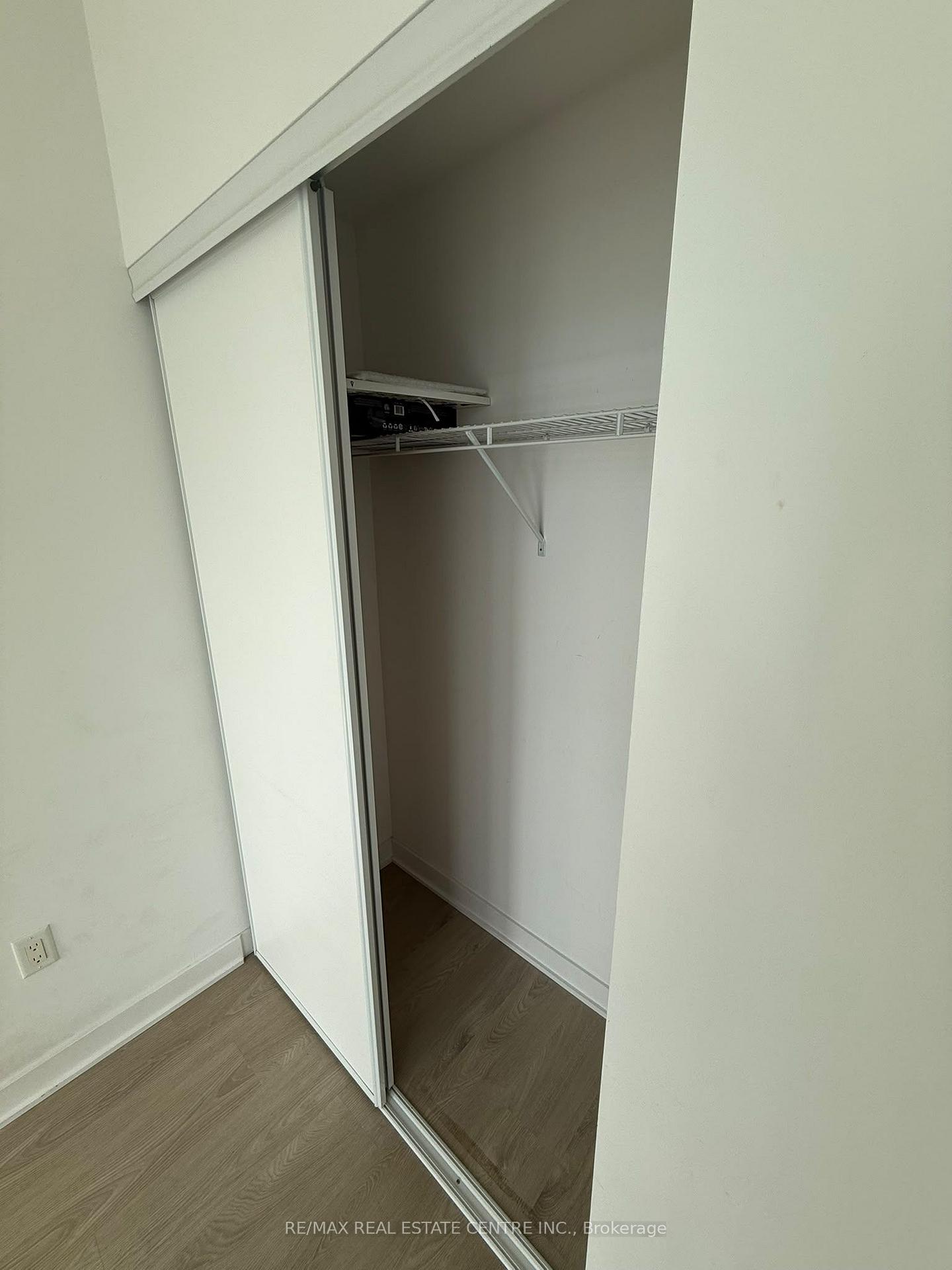 Photo 5 of Unit 605, 3900 Confederation Parkway, Mississauga, City Centre — HOMEH