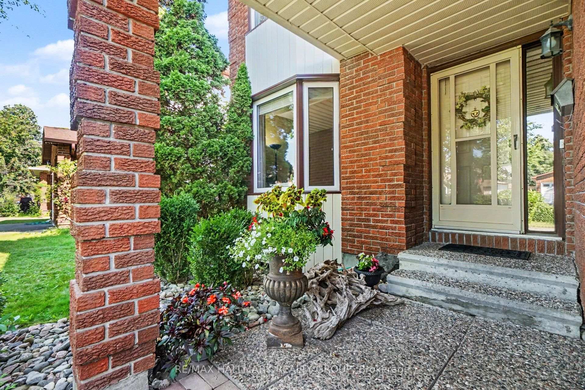 Photo 5 of 96 Pheasant Run Drive, Ottawa, Barrhaven - Pheasant Run — HOMEH