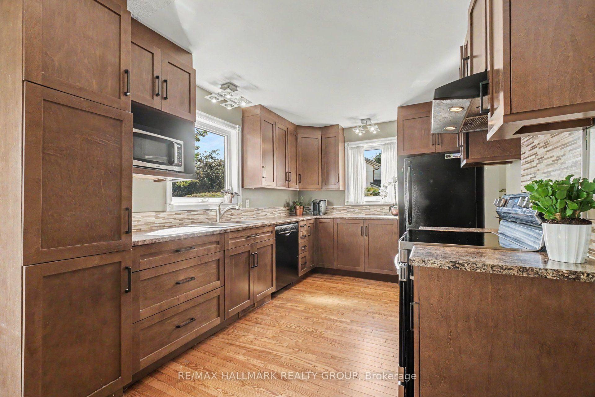 Photo 11 of 96 Pheasant Run Drive, Ottawa, Barrhaven - Pheasant Run — HOMEH