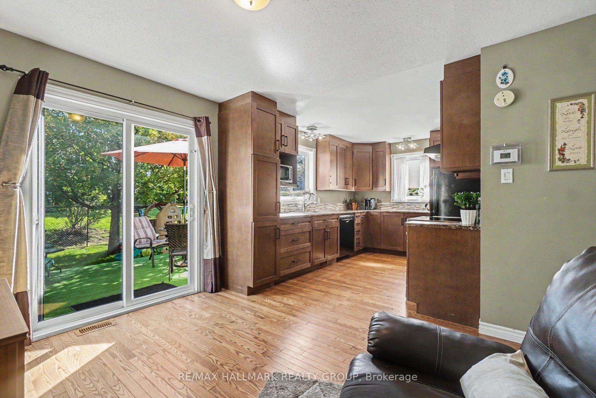 Photo 12 of 96 Pheasant Run Drive, Ottawa, Barrhaven - Pheasant Run — HOMEH