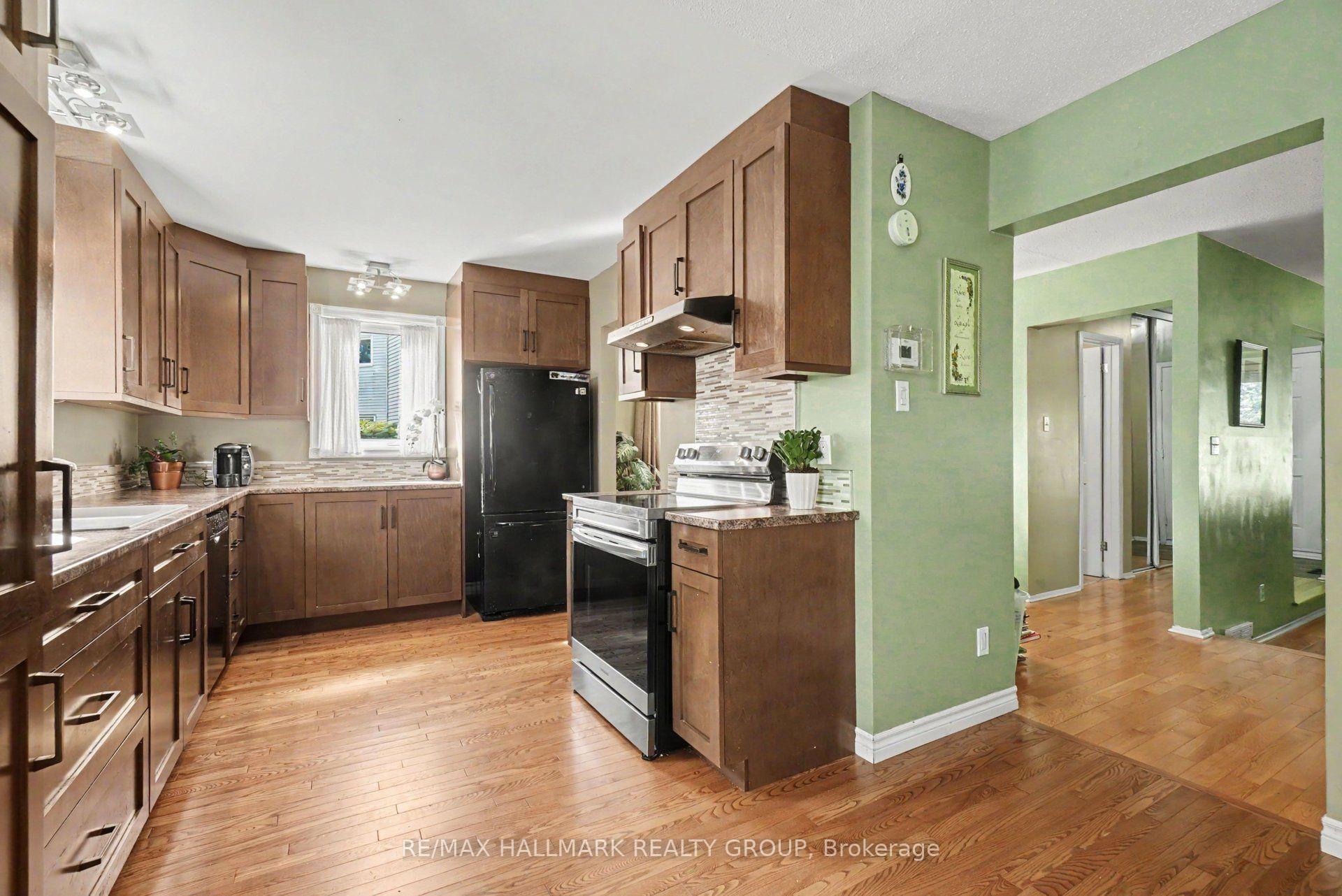 Photo 13 of 96 Pheasant Run Drive, Ottawa, Barrhaven - Pheasant Run — HOMEH
