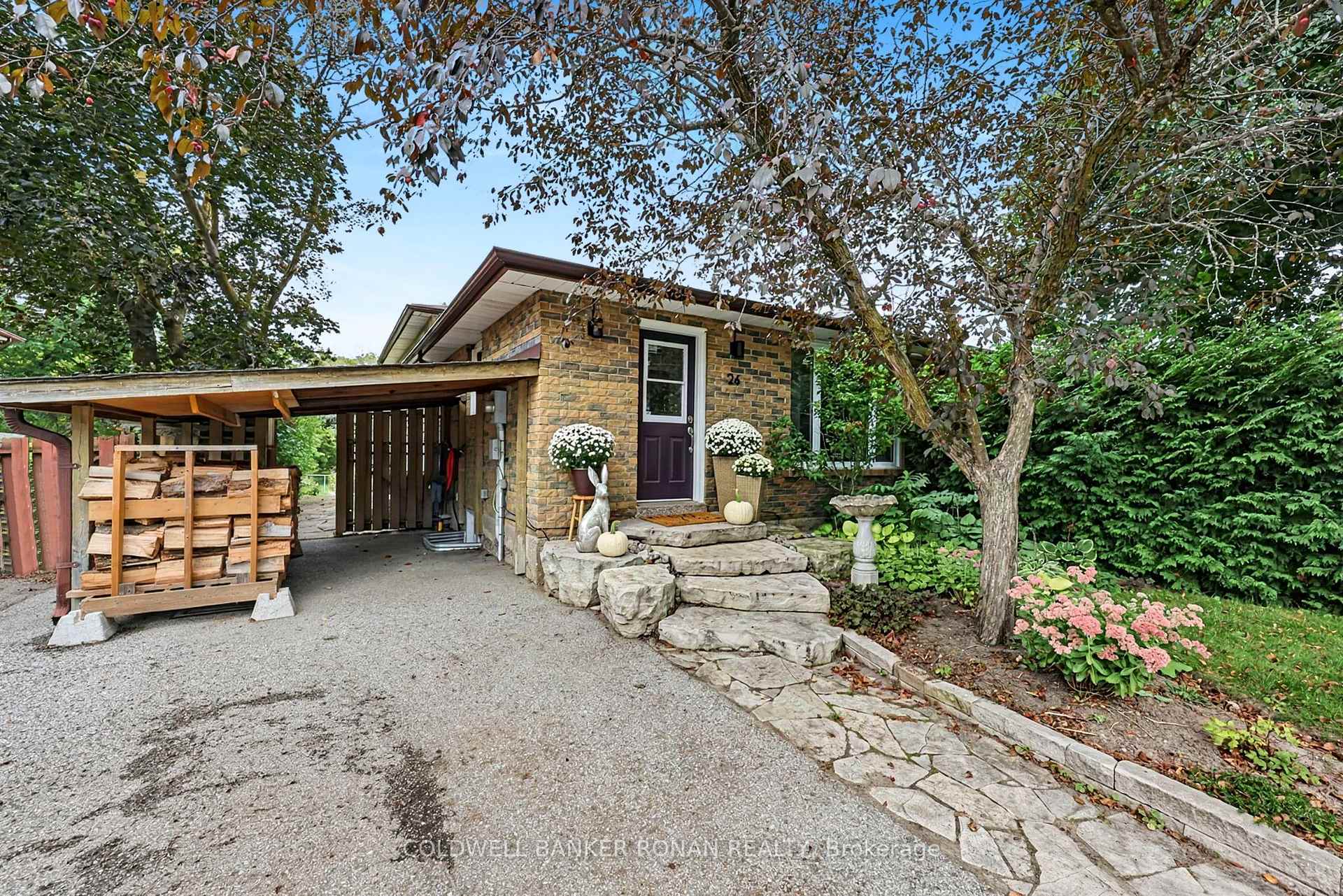 Photo 3 of 26 Smyth Crescent, New Tecumseth, Beeton — HOMEH