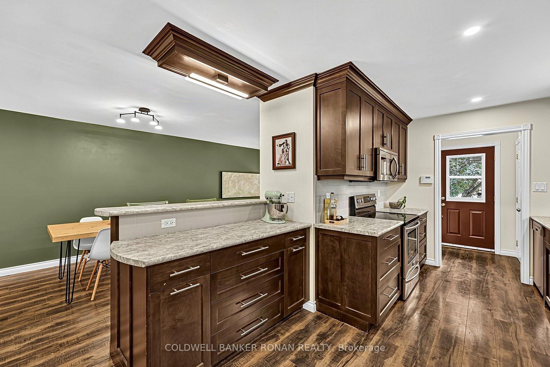 Photo 15 of 26 Smyth Crescent, New Tecumseth, Beeton — HOMEH