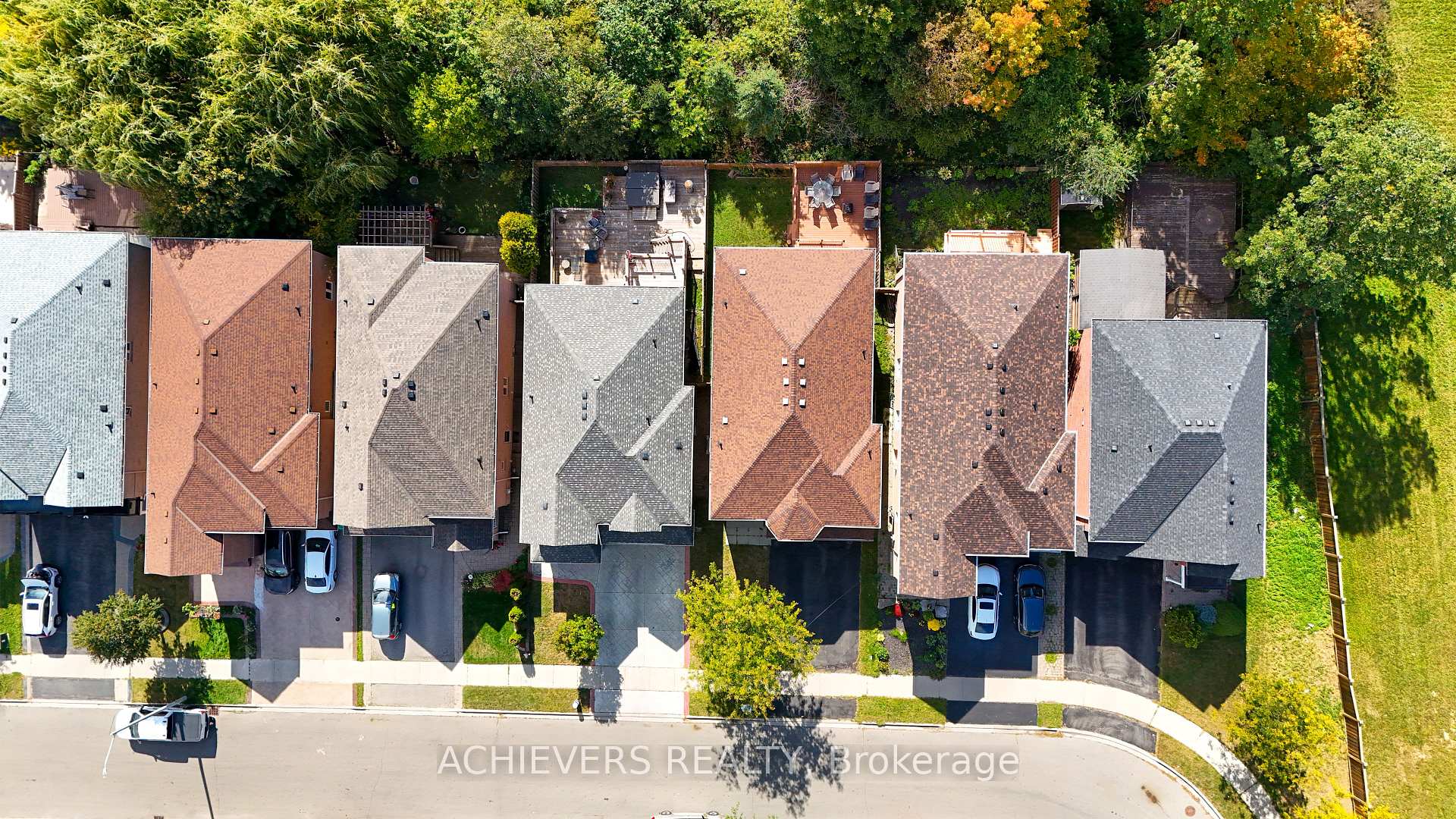 Photo 3 of 62 Sir Jacobs Crescent, Brampton, Fletcher's Meadow — HOMEH
