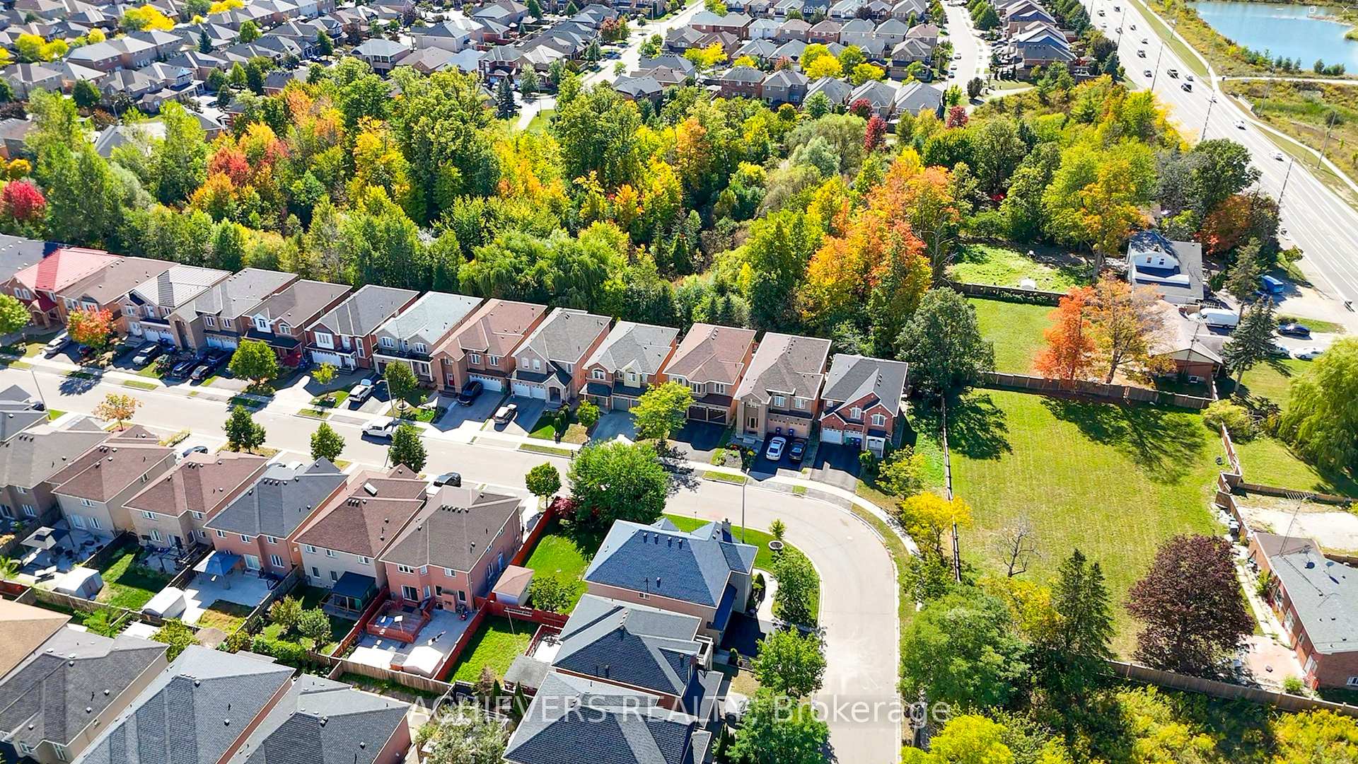 Photo 4 of 62 Sir Jacobs Crescent, Brampton, Fletcher's Meadow — HOMEH