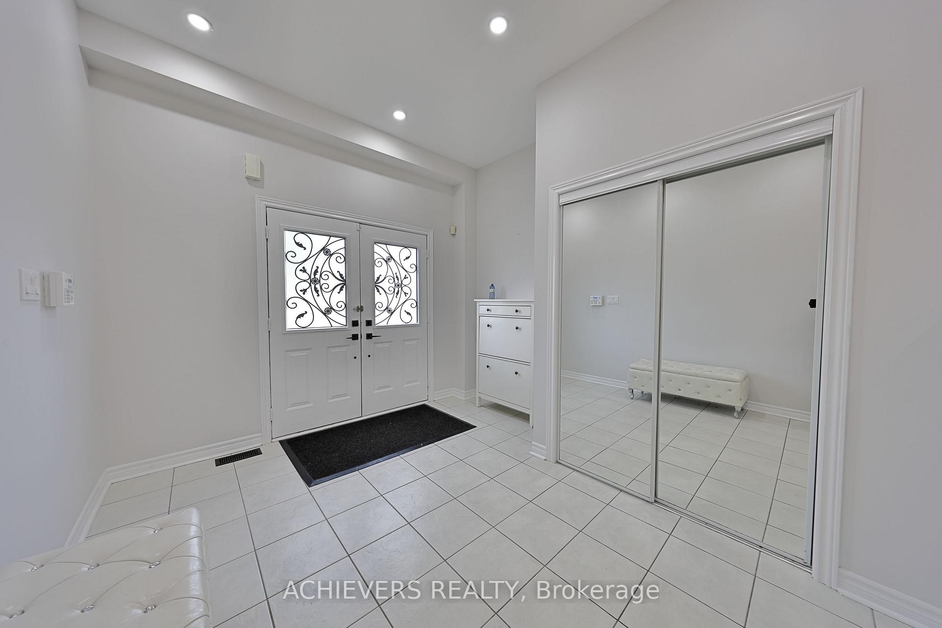 Photo 6 of 62 Sir Jacobs Crescent, Brampton, Fletcher's Meadow — HOMEH