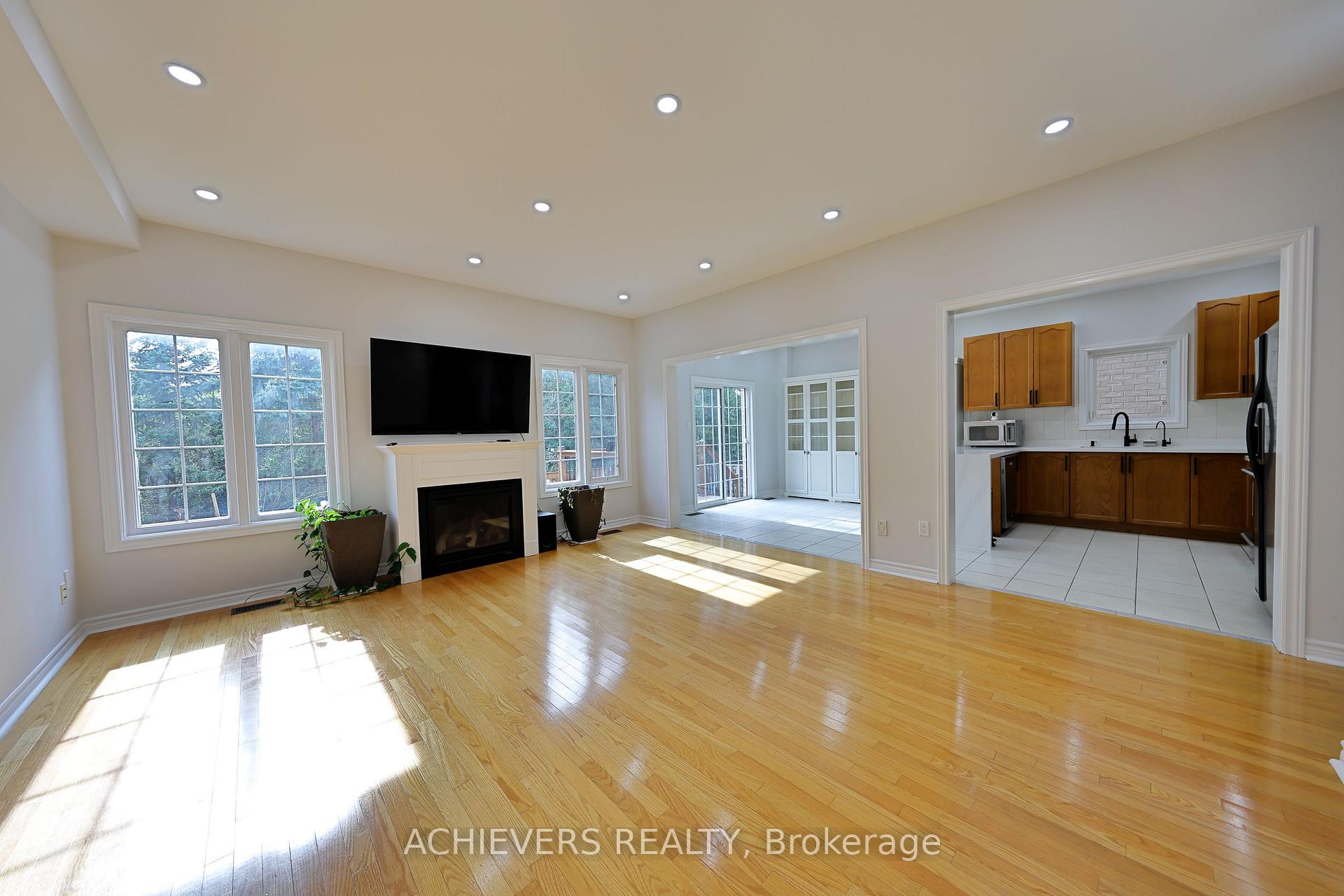Photo 10 of 62 Sir Jacobs Crescent, Brampton, Fletcher's Meadow — HOMEH