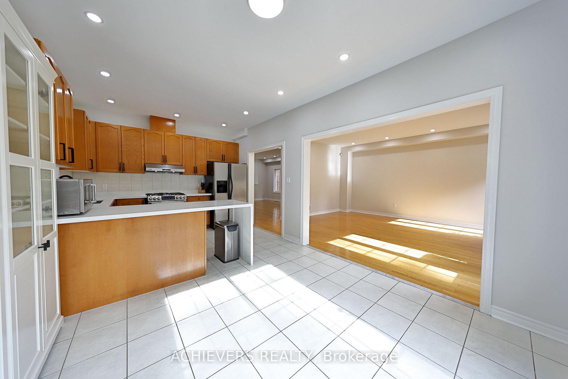 Photo 11 of 62 Sir Jacobs Crescent, Brampton, Fletcher's Meadow — HOMEH