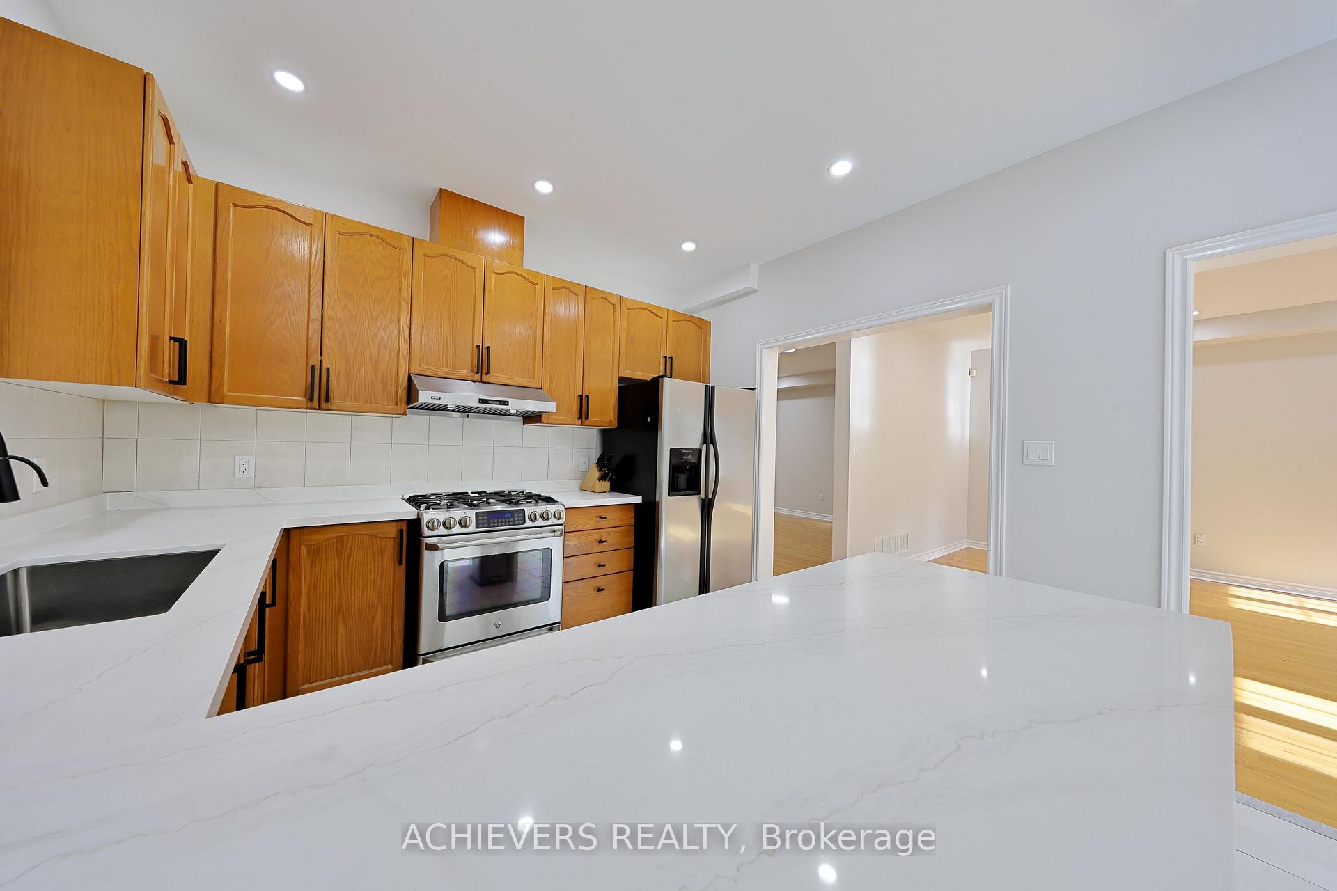 Photo 12 of 62 Sir Jacobs Crescent, Brampton, Fletcher's Meadow — HOMEH