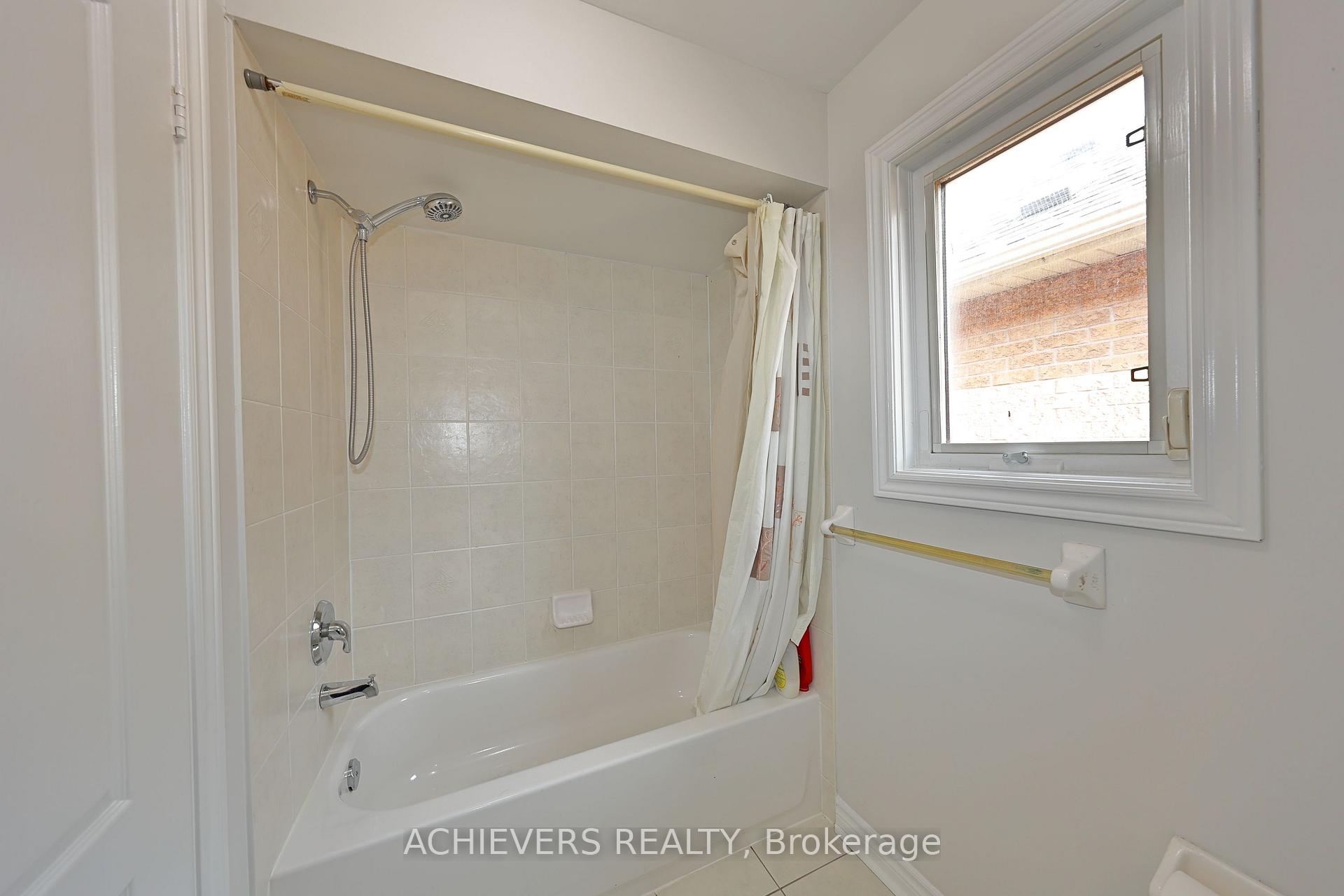 Photo 40 of 62 Sir Jacobs Crescent, Brampton, Fletcher's Meadow — HOMEH
