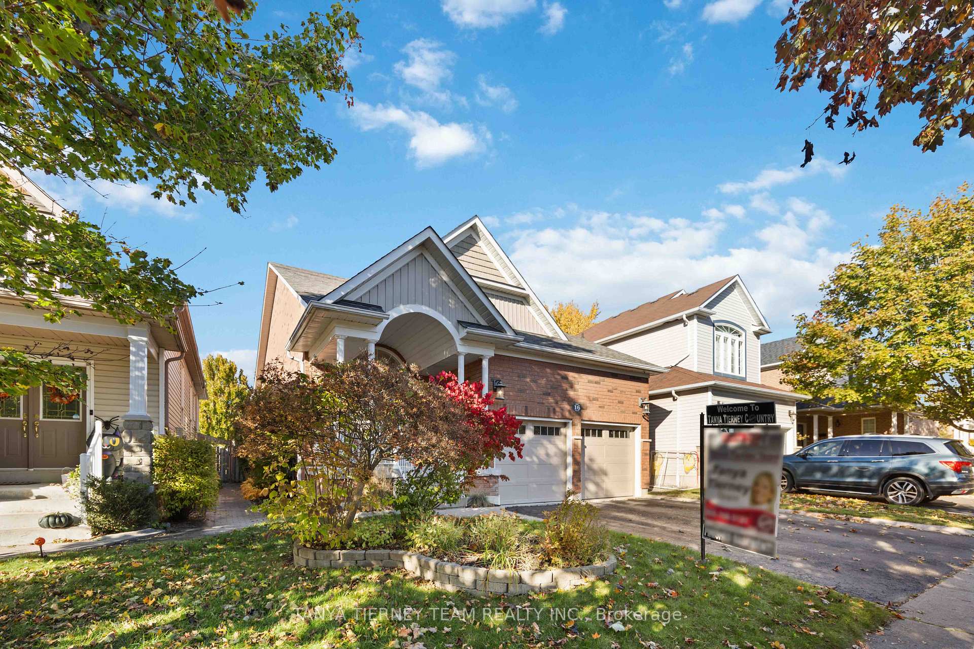 Photo 3 of 16 Cody Avenue, Whitby, Brooklin — HOMEH