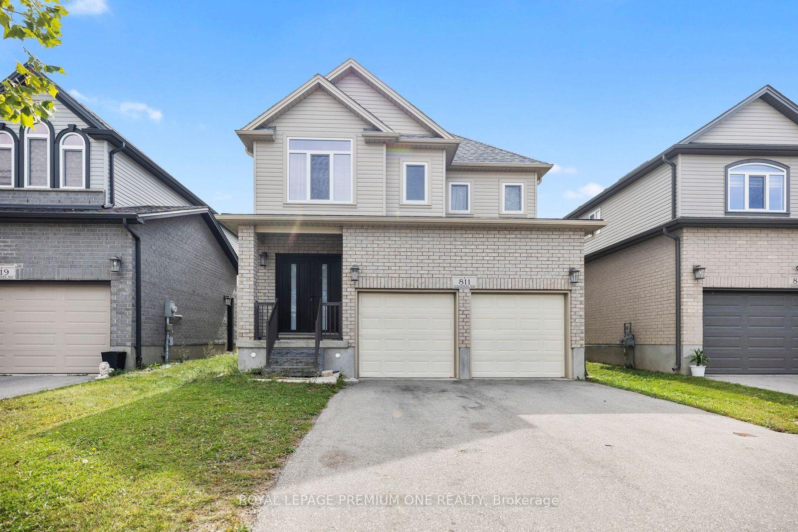 Photo 4 of 811 Cedarpark Way, London, North D — HOMEH