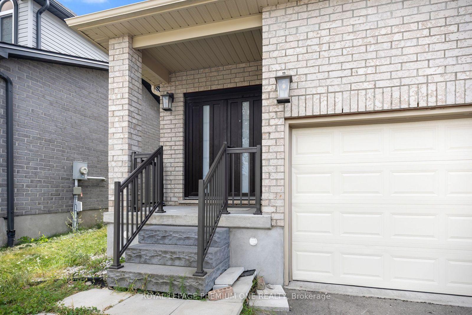 Photo 5 of 811 Cedarpark Way, London, North D — HOMEH