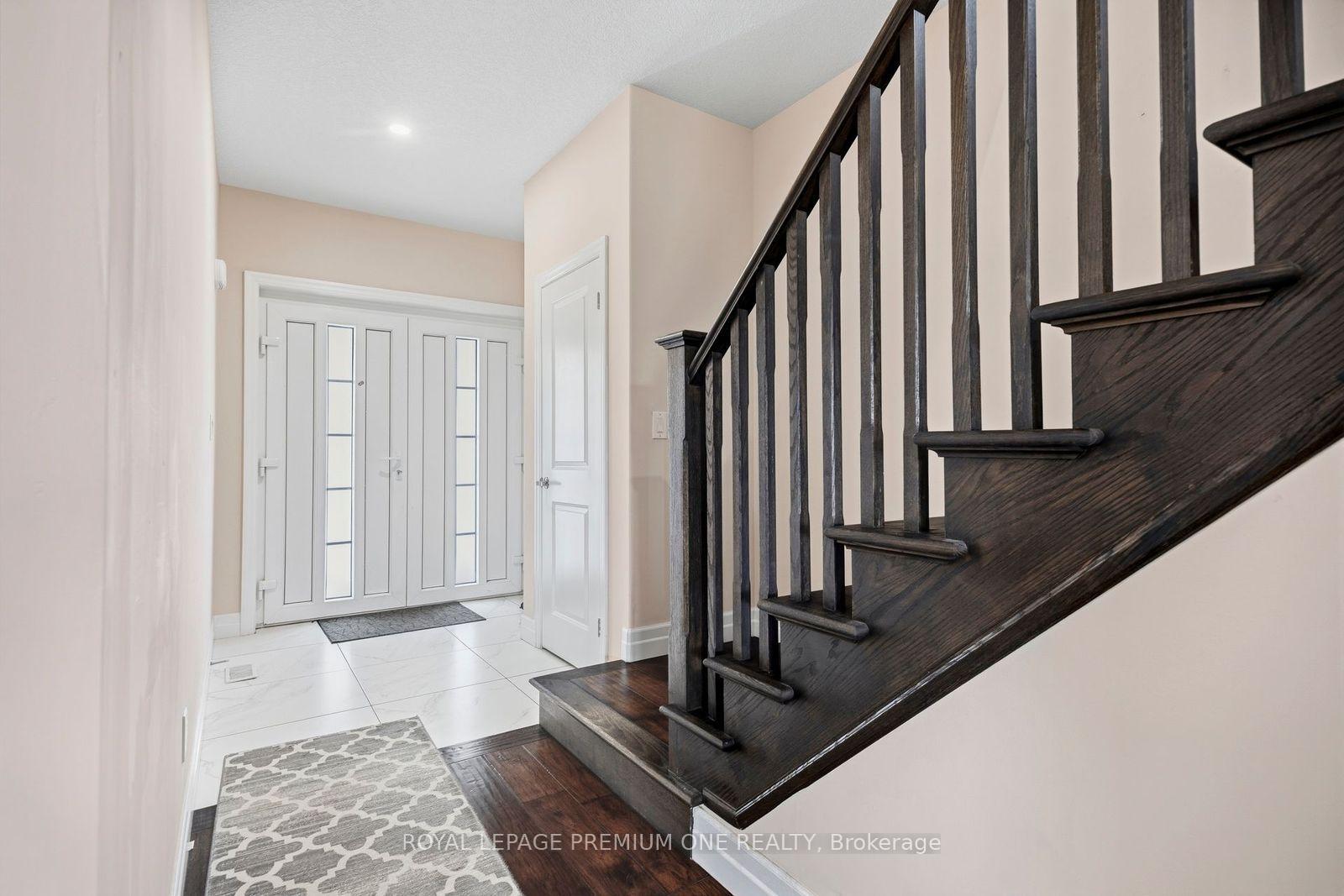 Photo 6 of 811 Cedarpark Way, London, North D — HOMEH
