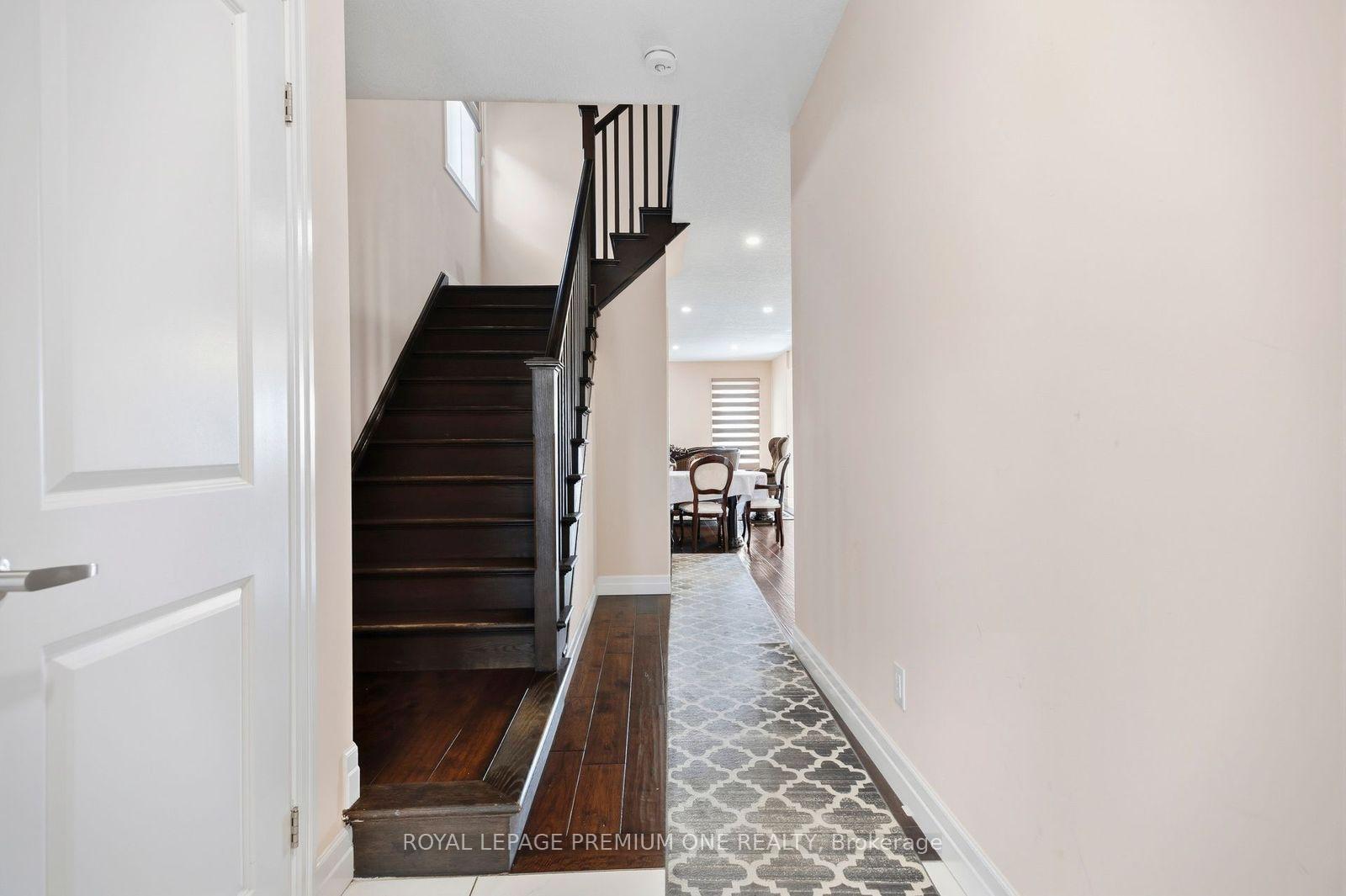Photo 7 of 811 Cedarpark Way, London, North D — HOMEH