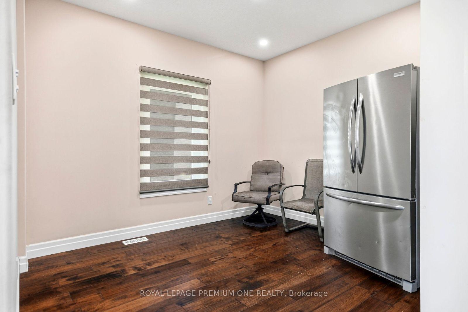 Photo 9 of 811 Cedarpark Way, London, North D — HOMEH