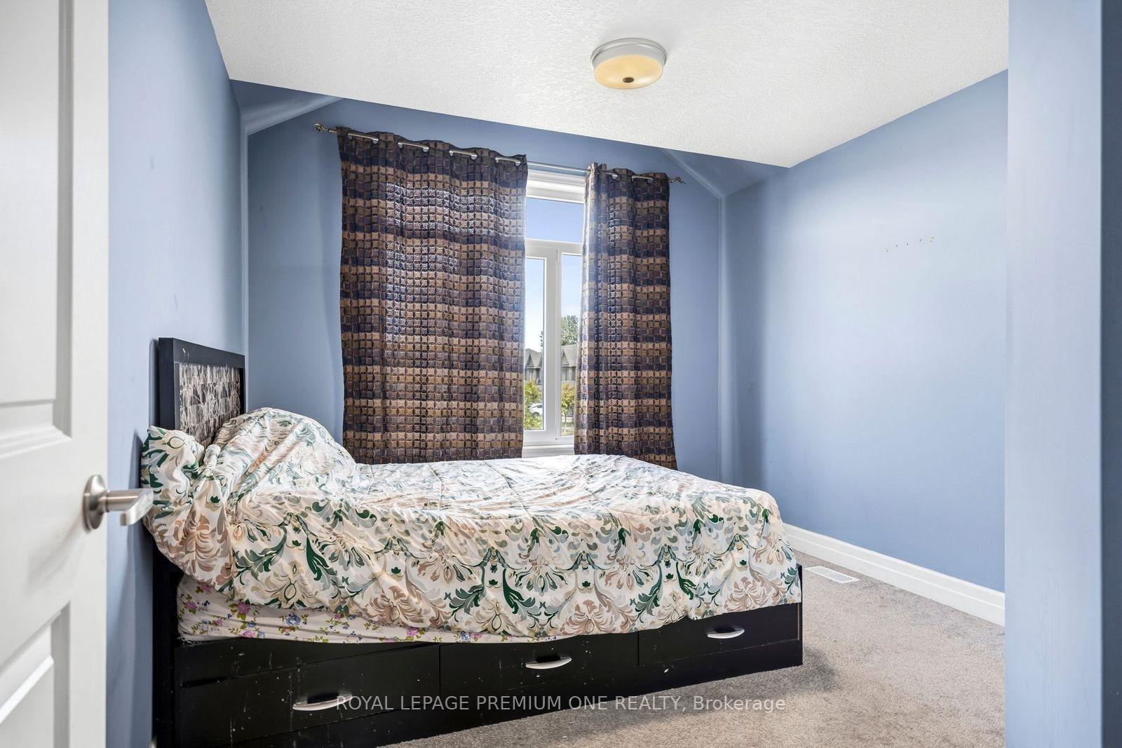 Photo 16 of 811 Cedarpark Way, London, North D — HOMEH