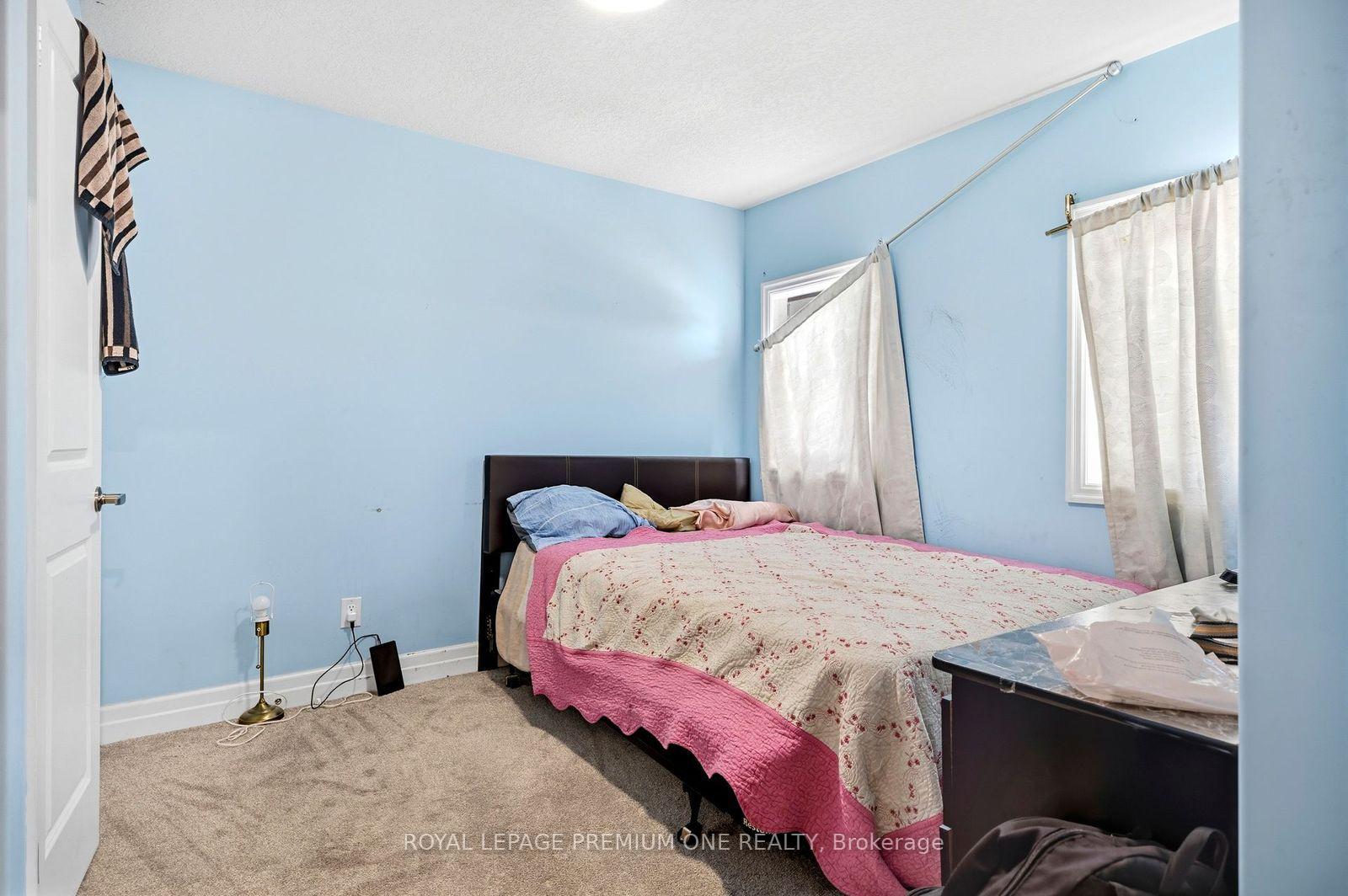 Photo 18 of 811 Cedarpark Way, London, North D — HOMEH