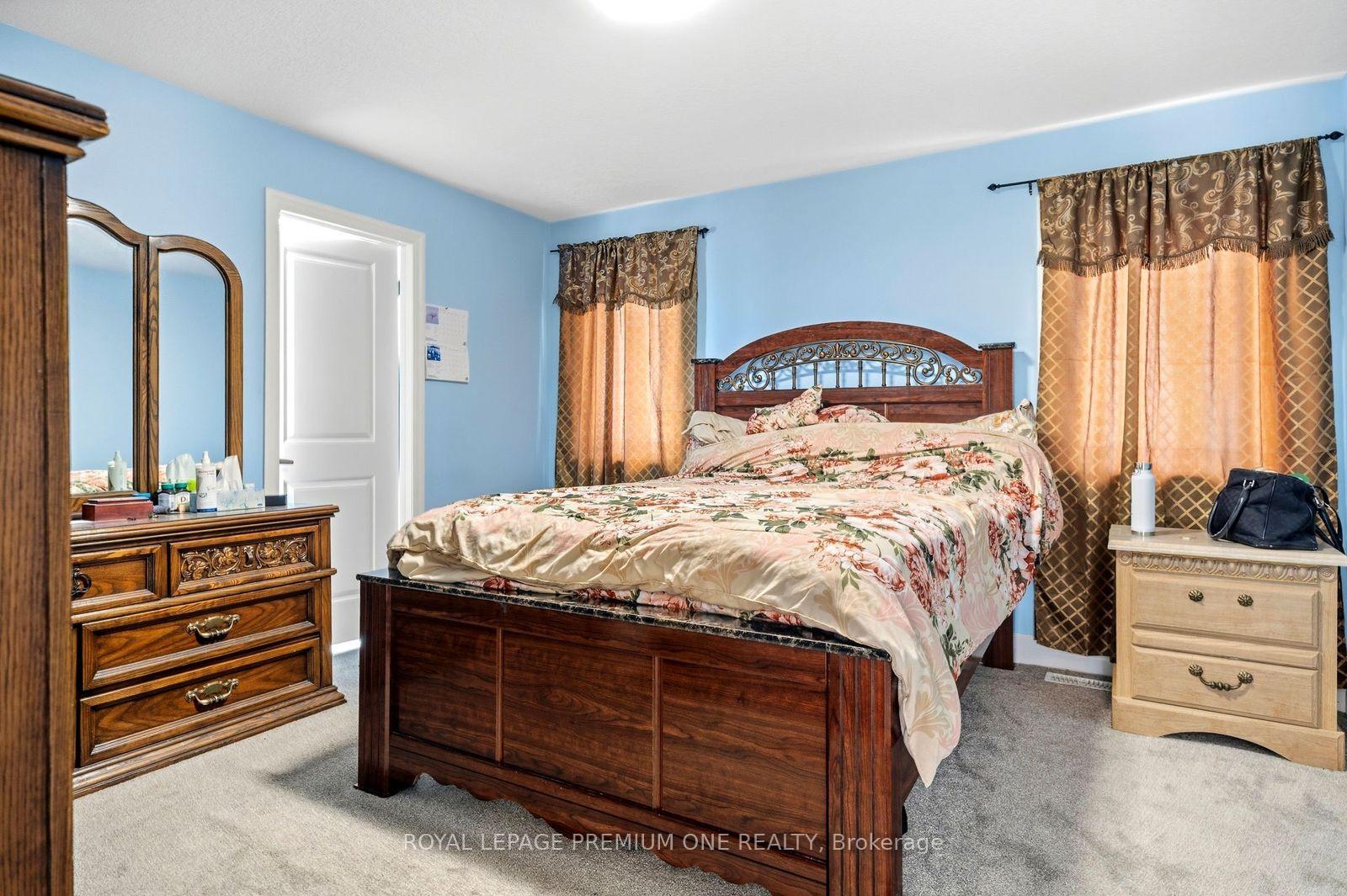 Photo 19 of 811 Cedarpark Way, London, North D — HOMEH