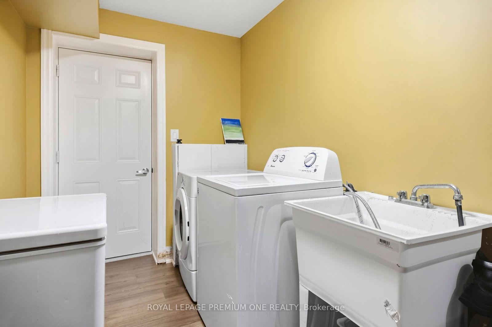 Photo 24 of 811 Cedarpark Way, London, North D — HOMEH