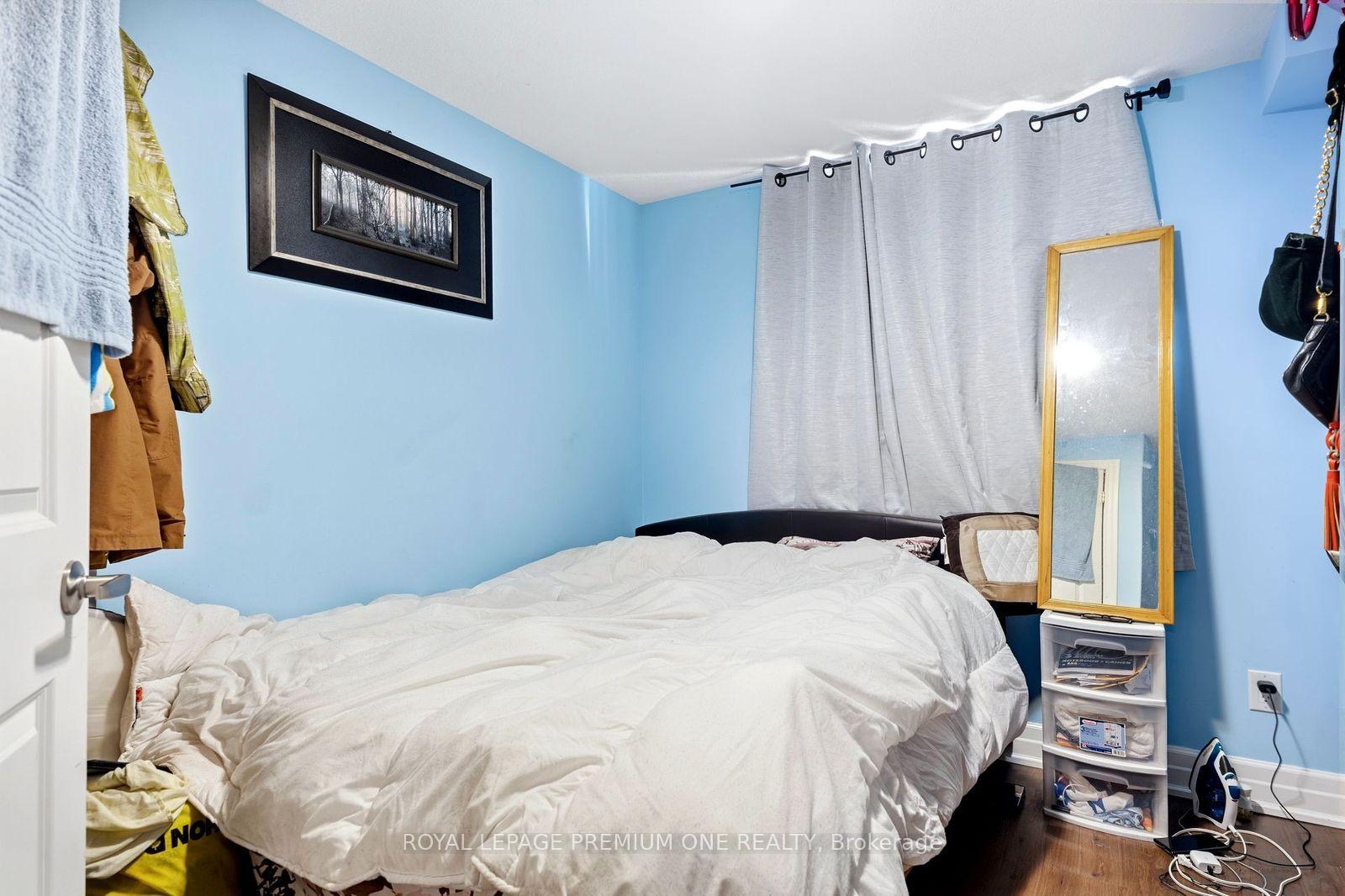 Photo 28 of 811 Cedarpark Way, London, North D — HOMEH