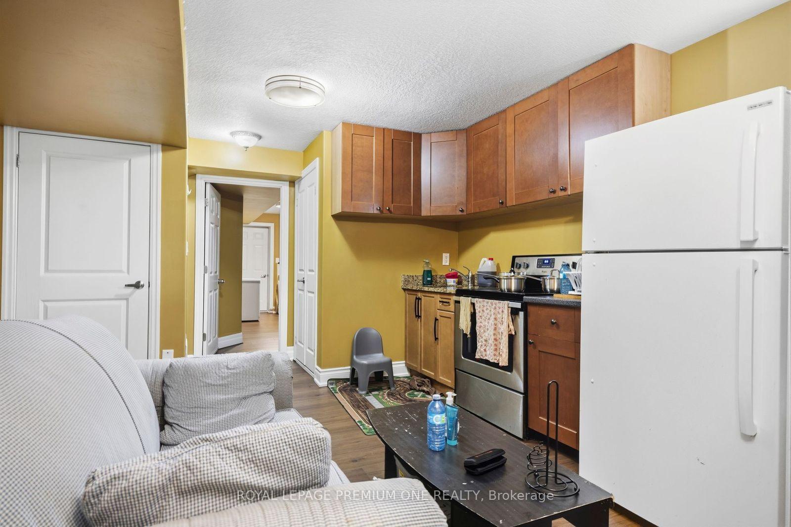 Photo 29 of 811 Cedarpark Way, London, North D — HOMEH