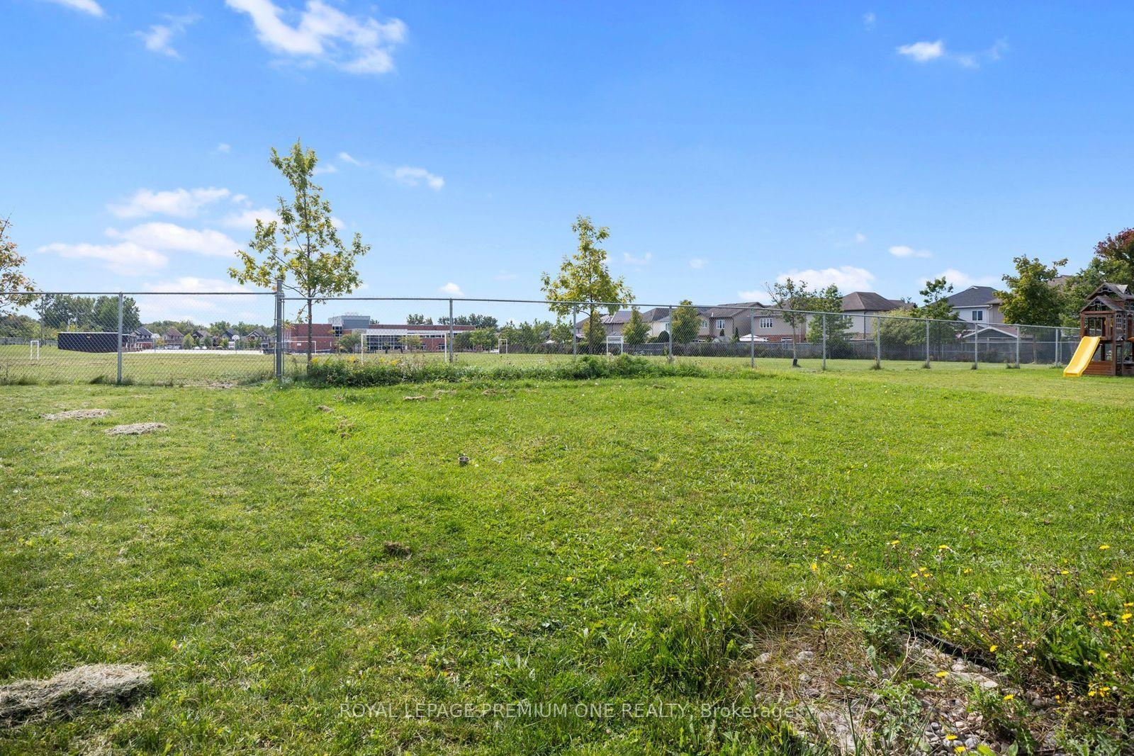 Photo 30 of 811 Cedarpark Way, London, North D — HOMEH