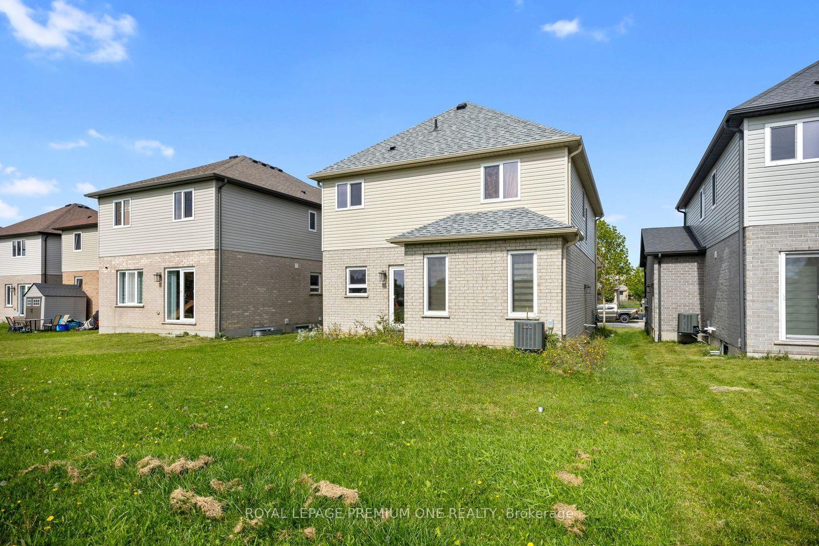 Photo 31 of 811 Cedarpark Way, London, North D — HOMEH