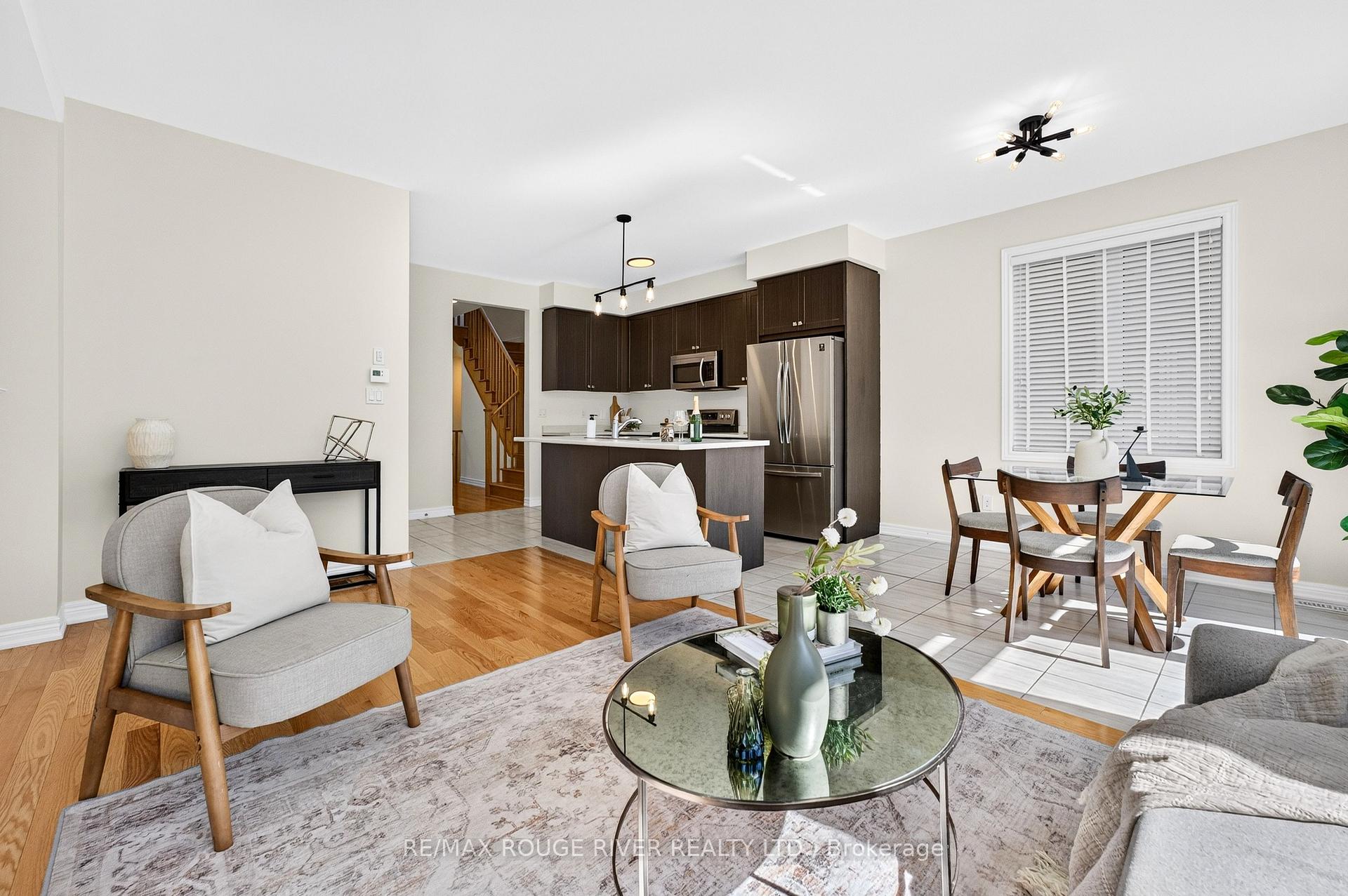 Photo 5 of 1124 Sepia Square, Pickering, Rural Pickering — HOMEH