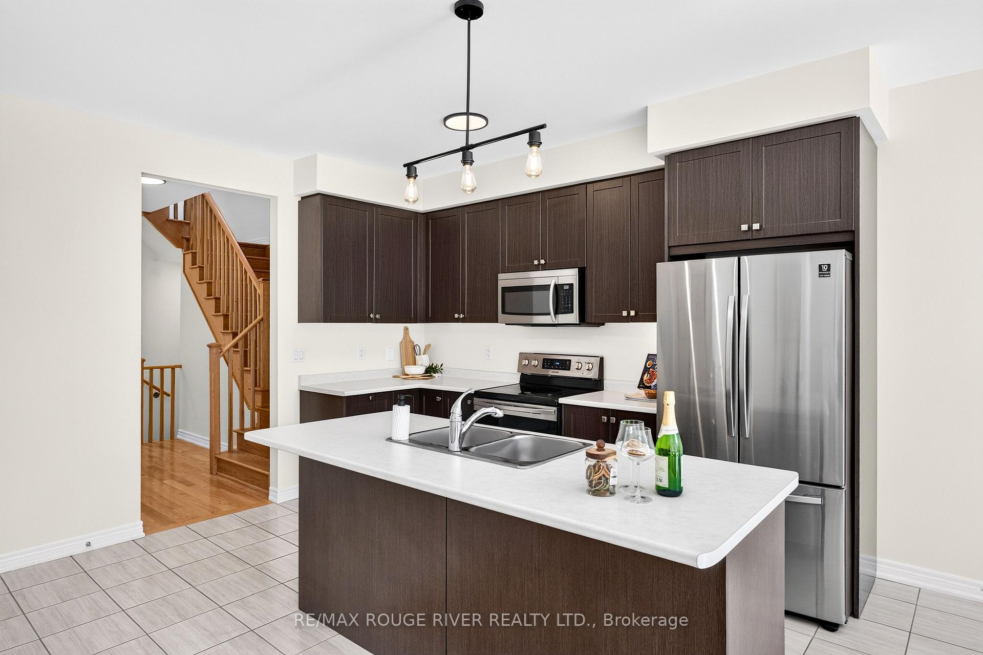 Photo 10 of 1124 Sepia Square, Pickering, Rural Pickering — HOMEH