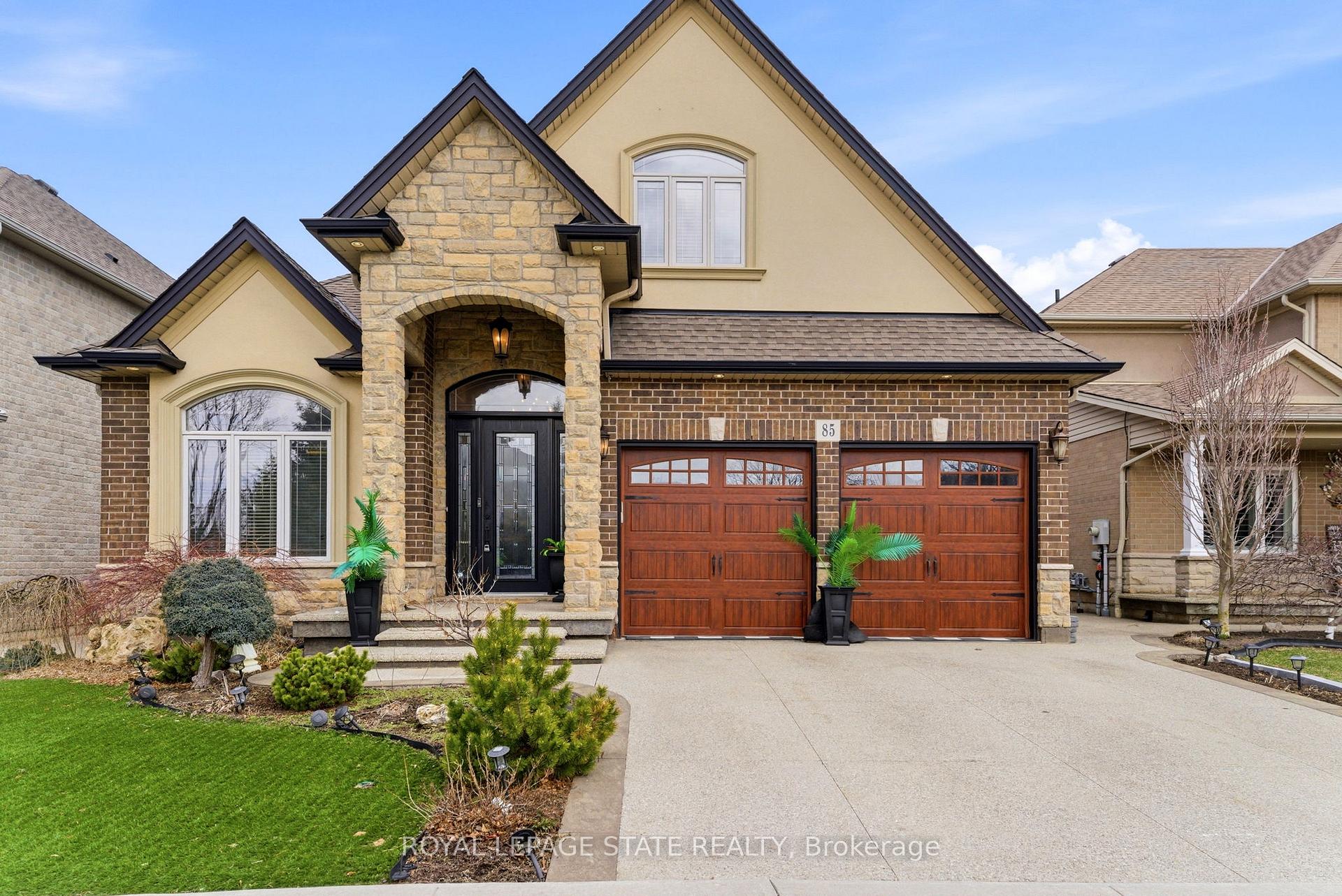 Photo 3 of 85 Hillcroft Drive, Hamilton, Stoney Creek Mountain — HOMEH