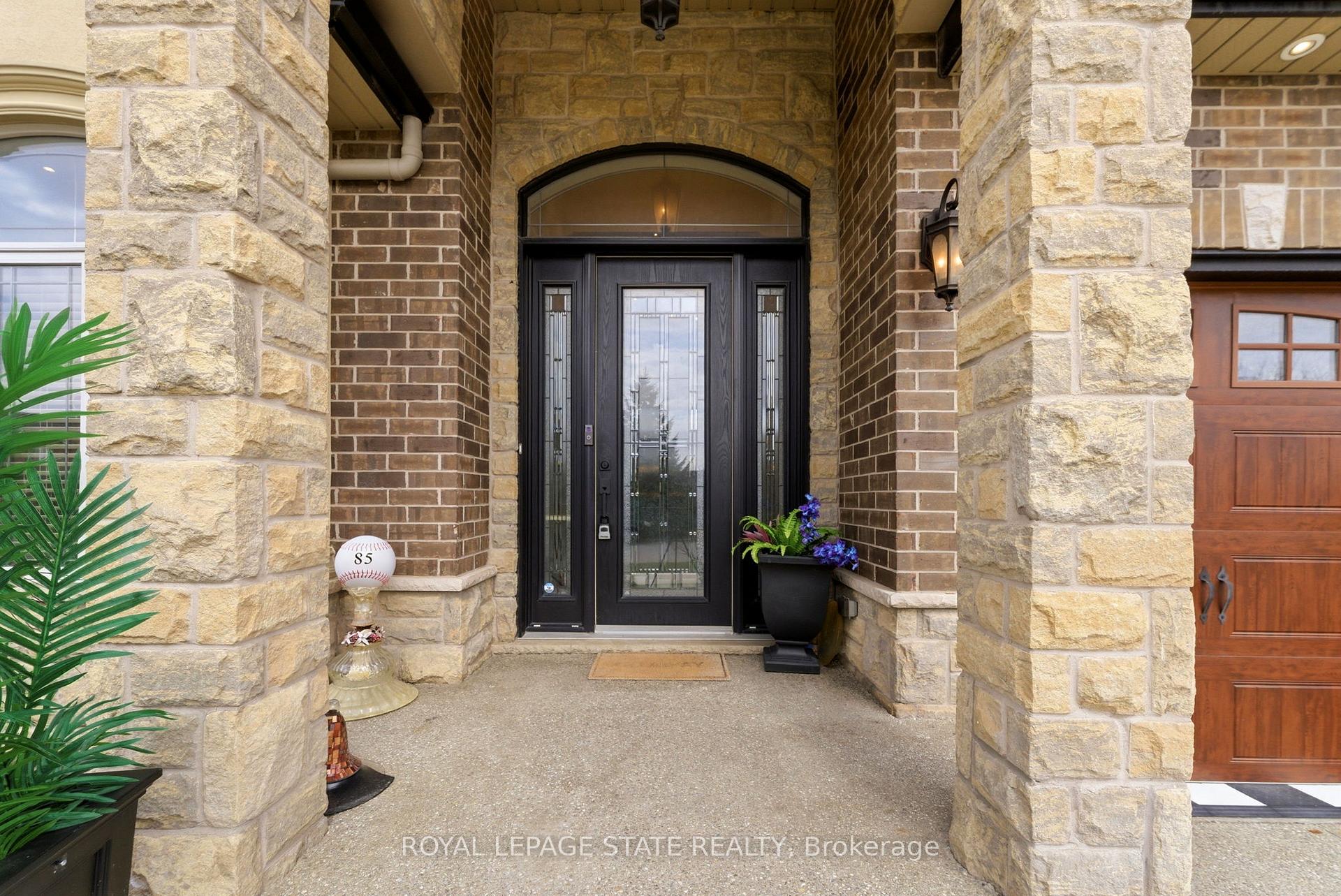 Photo 4 of 85 Hillcroft Drive, Hamilton, Stoney Creek Mountain — HOMEH