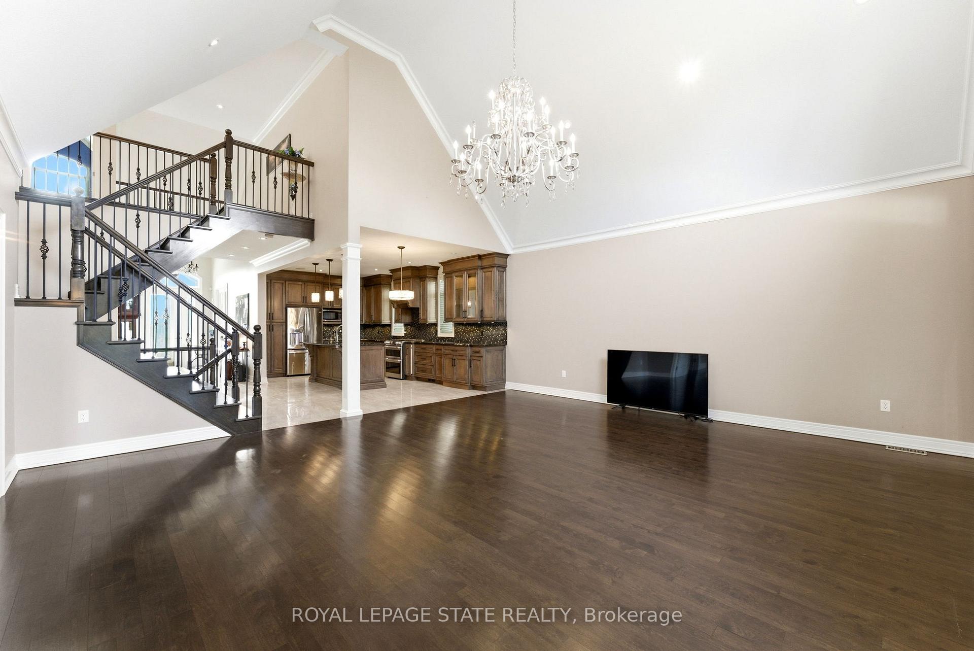 Photo 8 of 85 Hillcroft Drive, Hamilton, Stoney Creek Mountain — HOMEH