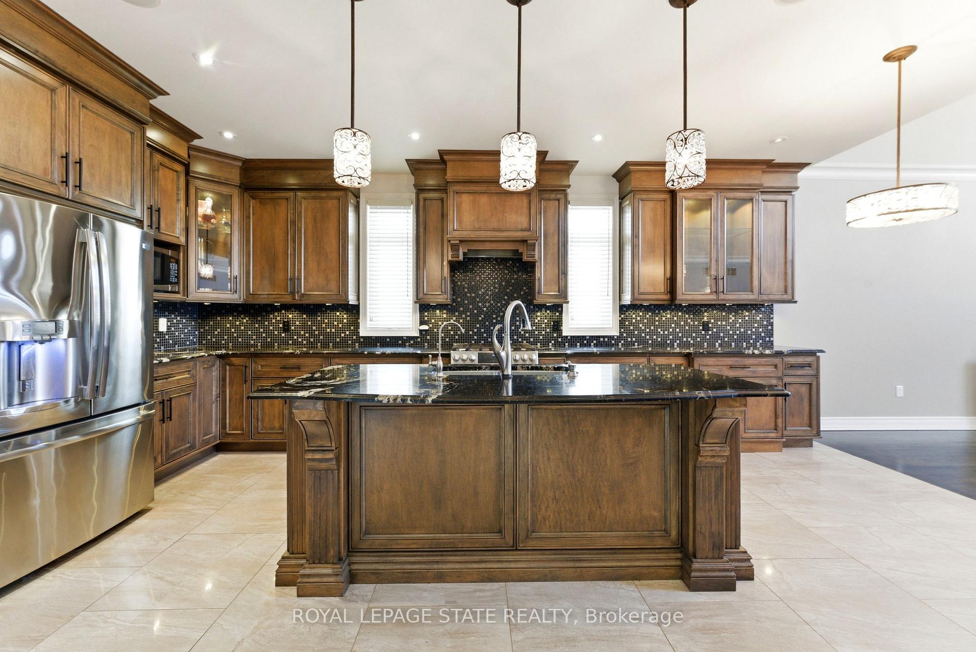 Photo 12 of 85 Hillcroft Drive, Hamilton, Stoney Creek Mountain — HOMEH