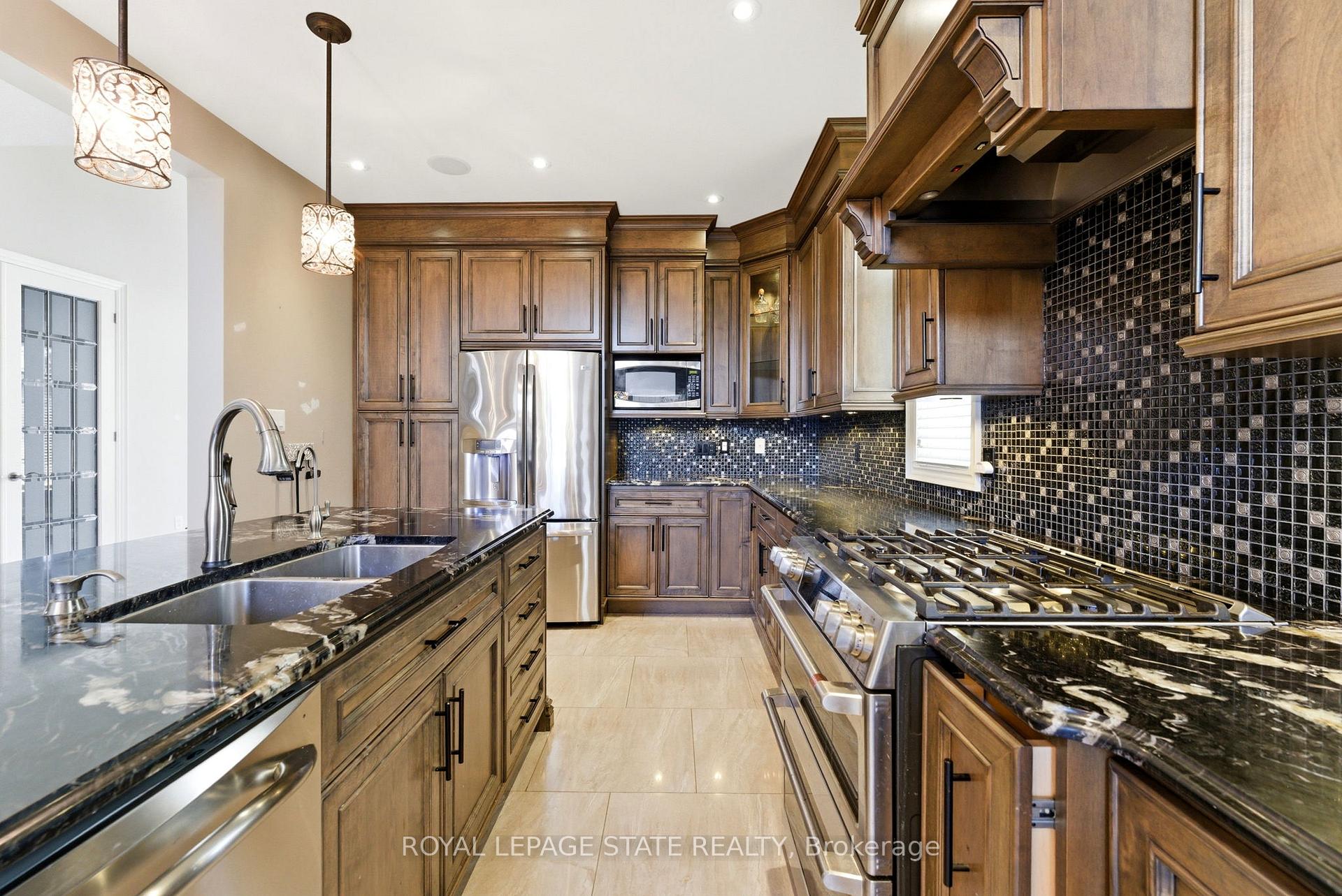 Photo 15 of 85 Hillcroft Drive, Hamilton, Stoney Creek Mountain — HOMEH