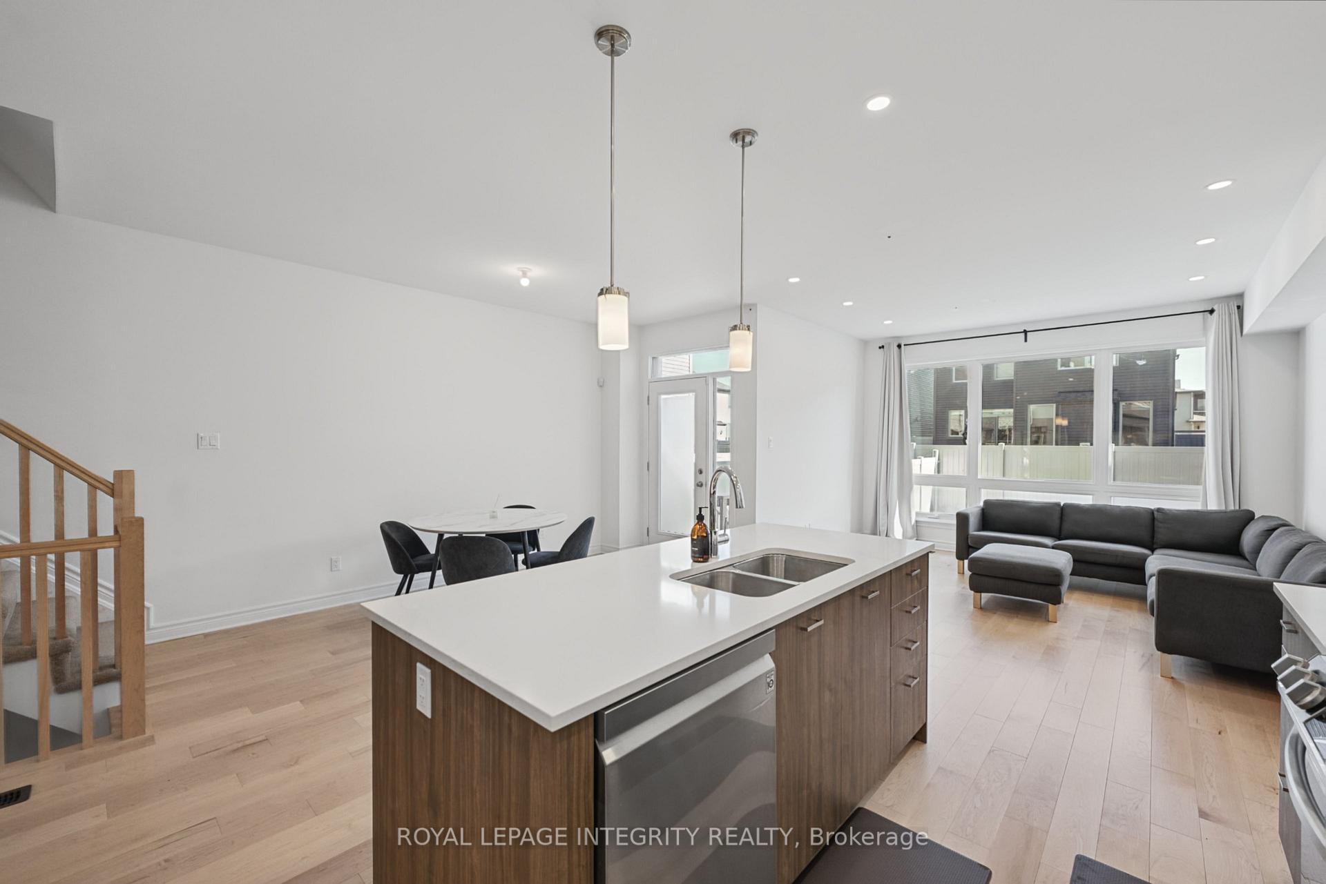 Photo 11 of 926 Omagaki Way, Ottawa, Blossom Park/Kemp Park/Findlay Creek — HOMEH