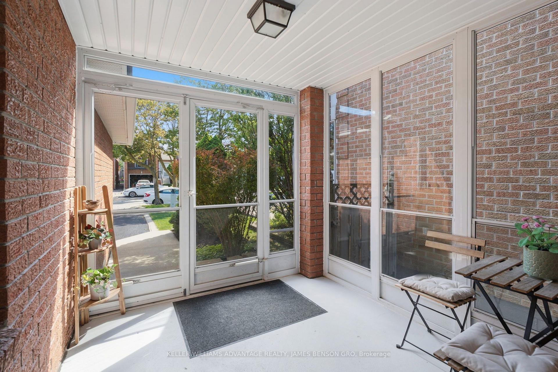 Photo 4 of 38 White Boulevard, Vaughan, Brownridge — HOMEH